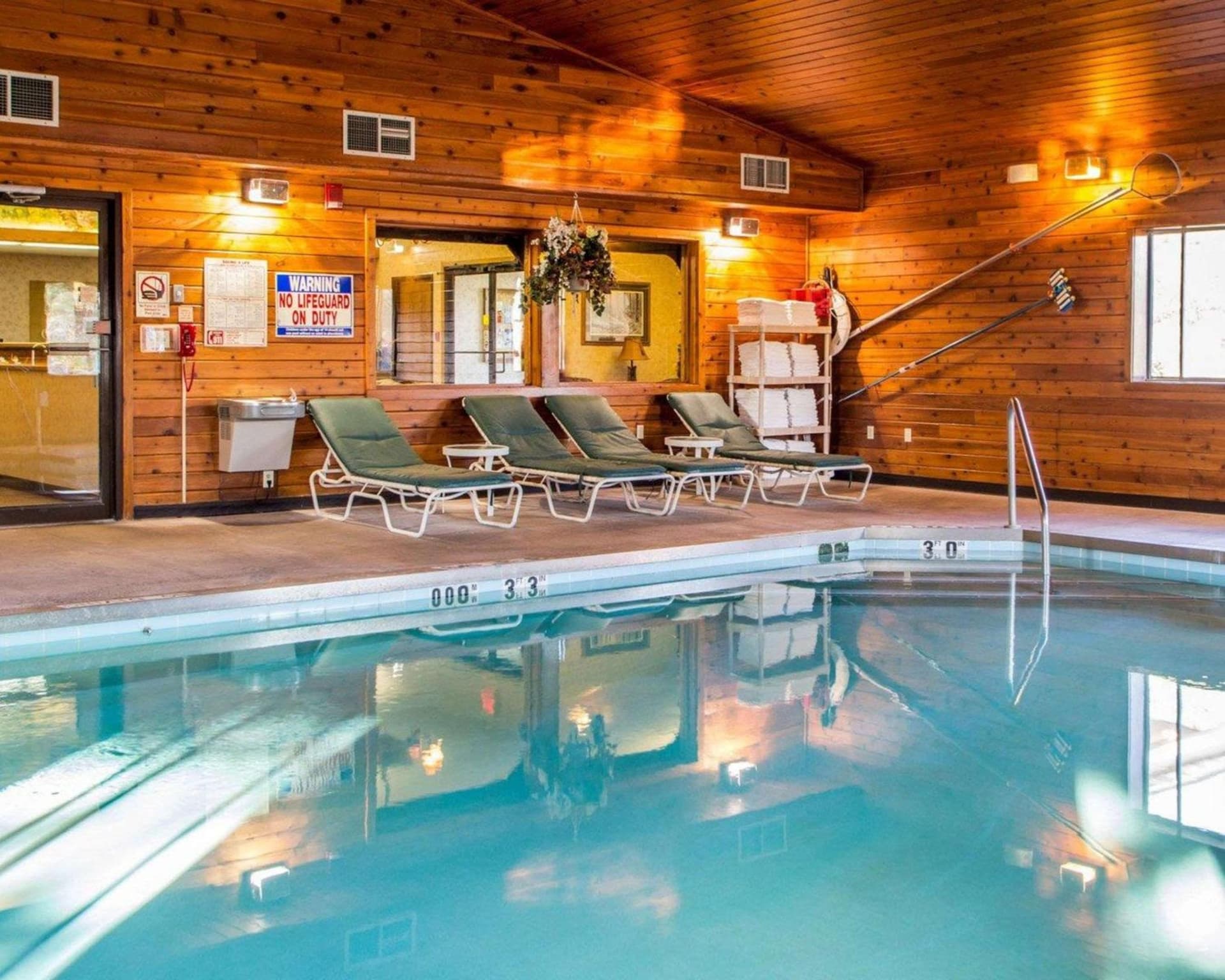 Quality Inn Ironwood interior in Ironwood, MI — gallery photo 2