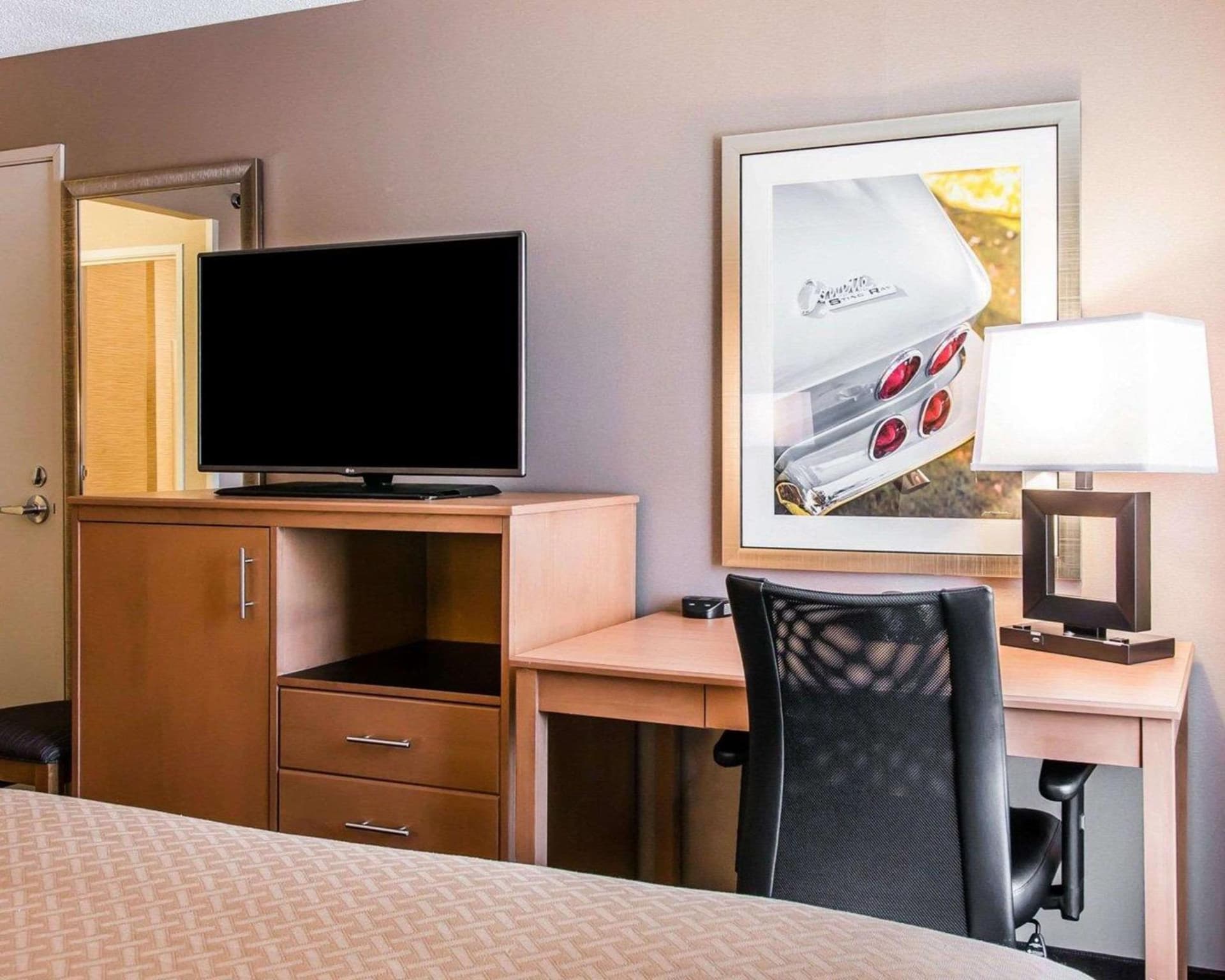 Quality Inn & Suites Warren - Detroit gallery photo in Warren, MI — image 8