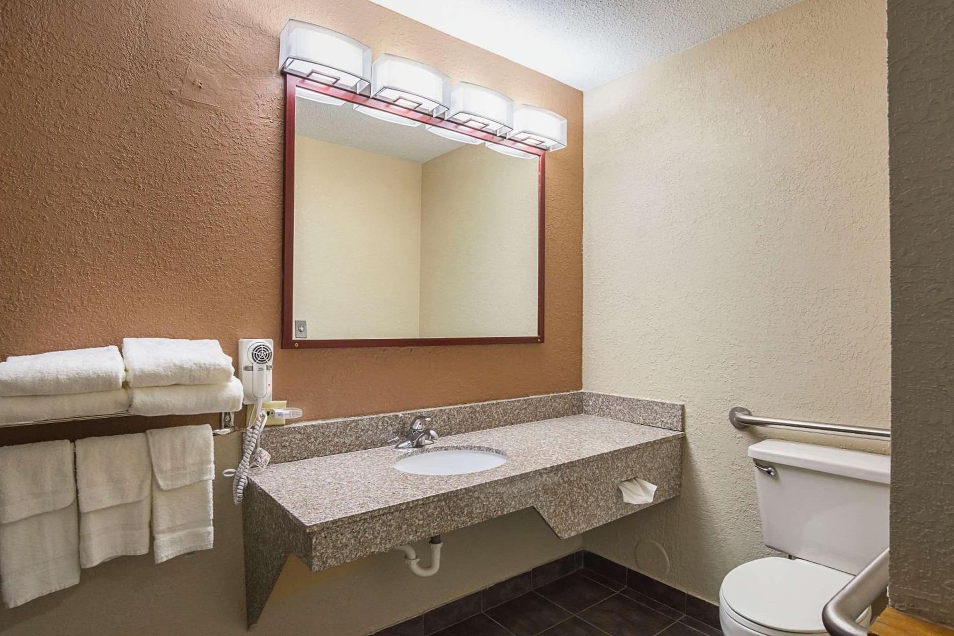 AmericInn by Wyndham Holland MI property views in Holland, MI — gallery photo 3