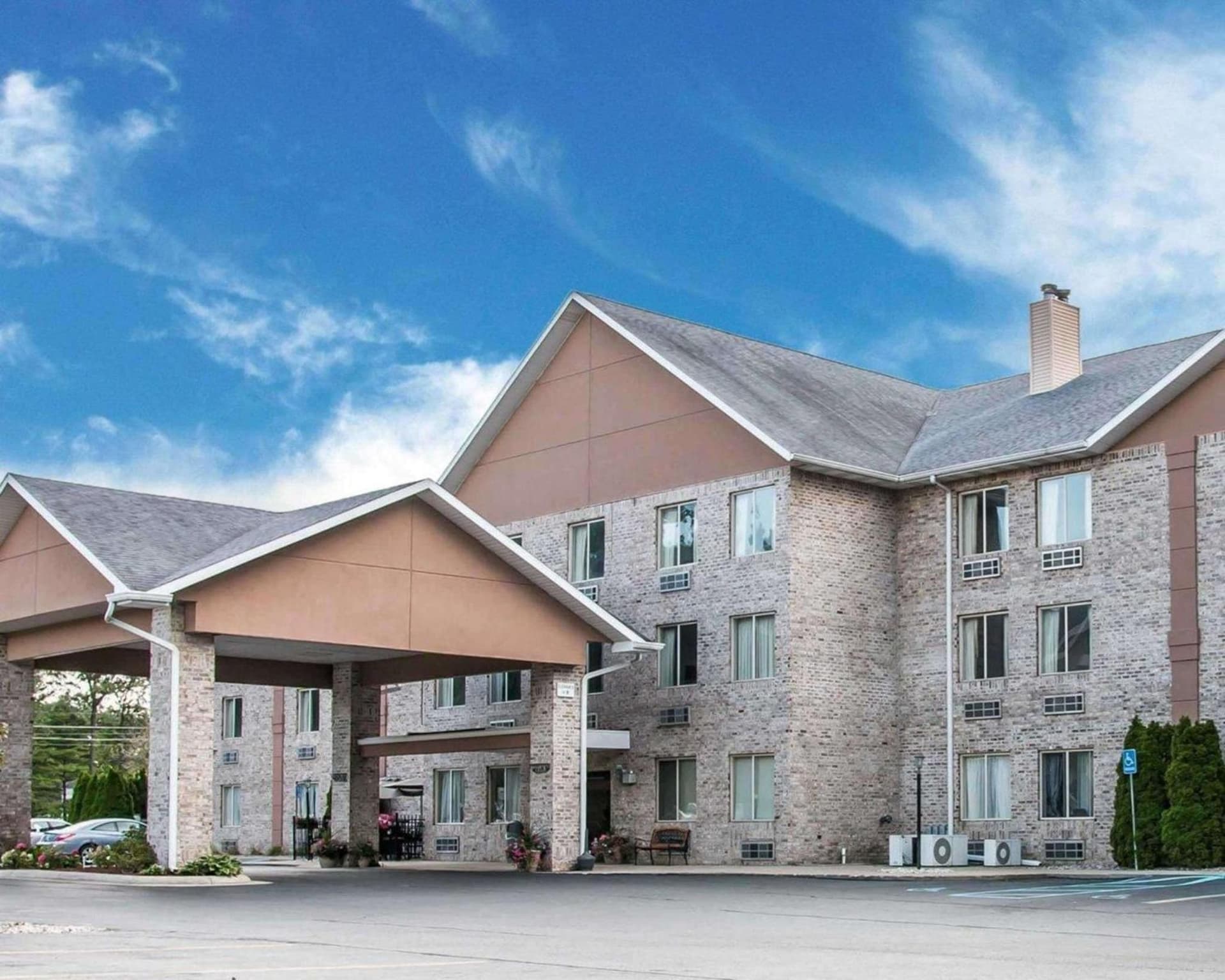 Comfort Inn Whitehall near Michigan's Adventure gallery photo in Whitehall, MI — image 24