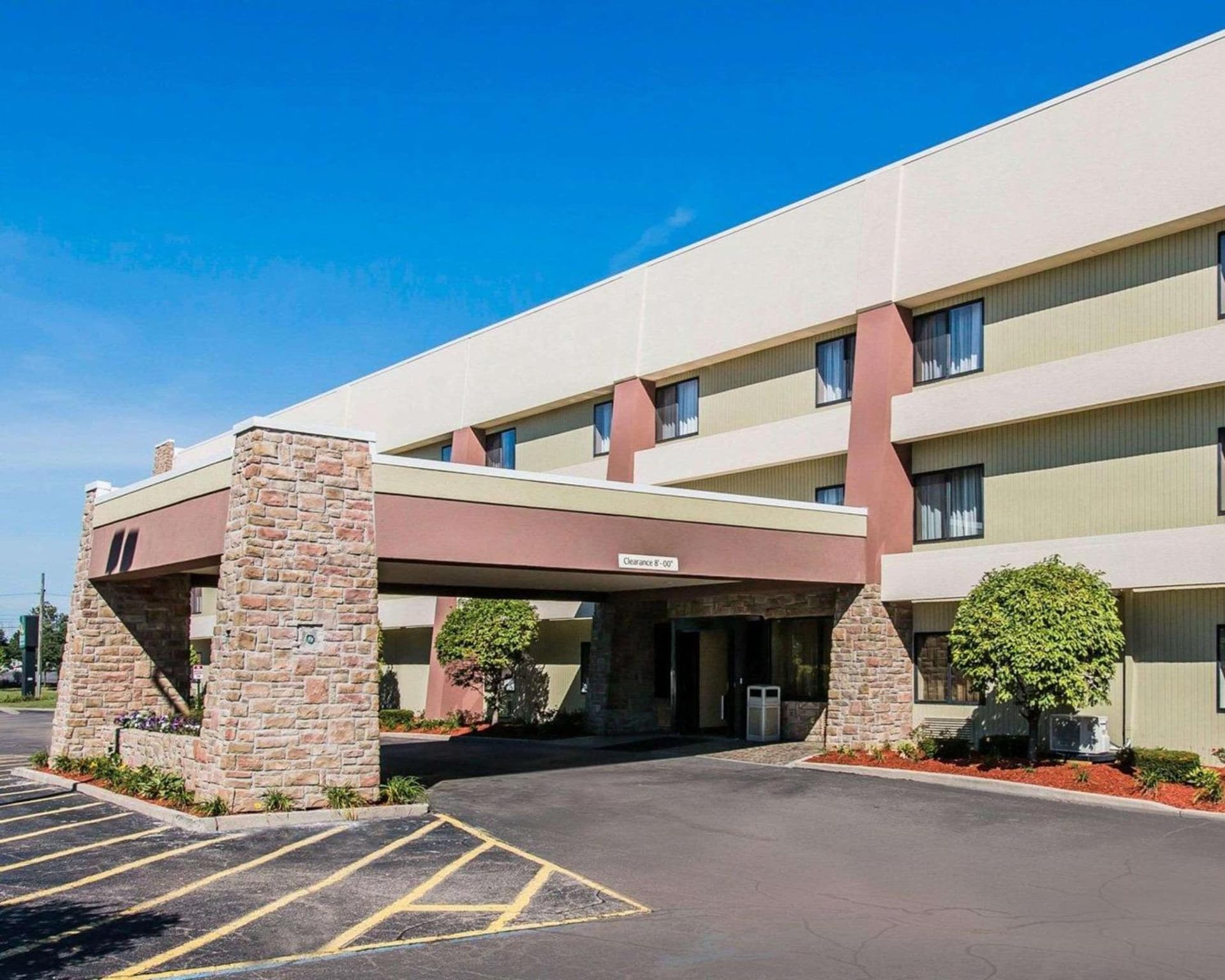Quality Inn & Suites Warren - Detroit — hotel in Warren, Michigan