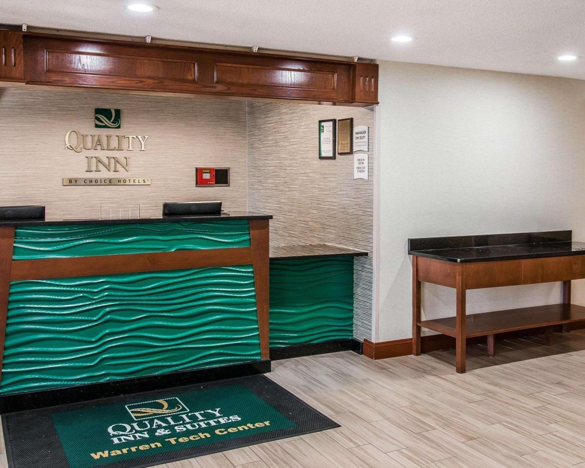 Quality Inn & Suites Warren - Detroit interior in Warren, MI — gallery photo 2