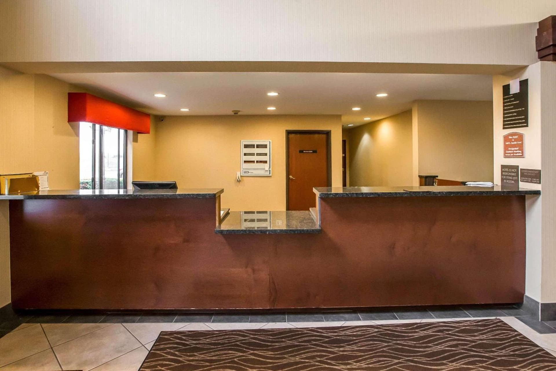 Econo Lodge Inn & Suites Monroe property views in Monroe, MI — gallery photo 3