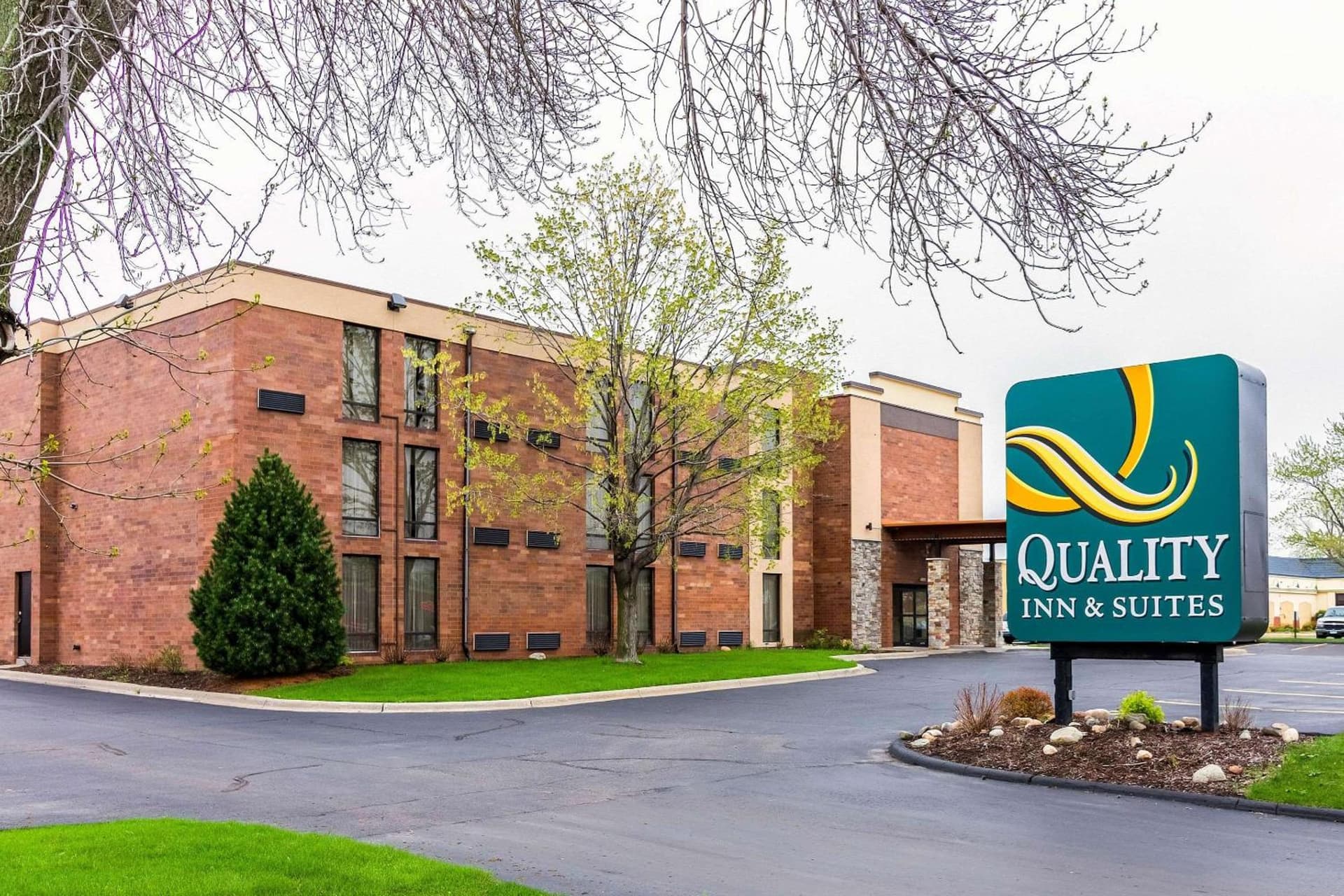 Quality Inn & Suites Arden Hills - Saint Paul North featured exterior or lobby in Arden Hills, MN — similar hotel