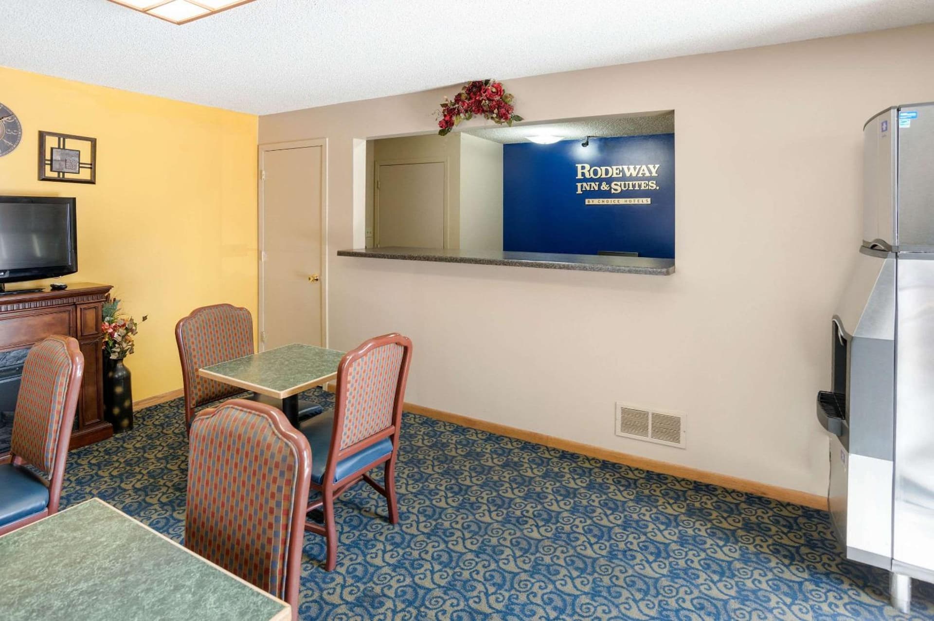 Rodeway Inn & Suites Austin I-90 property views in Austin, MN — gallery photo 3