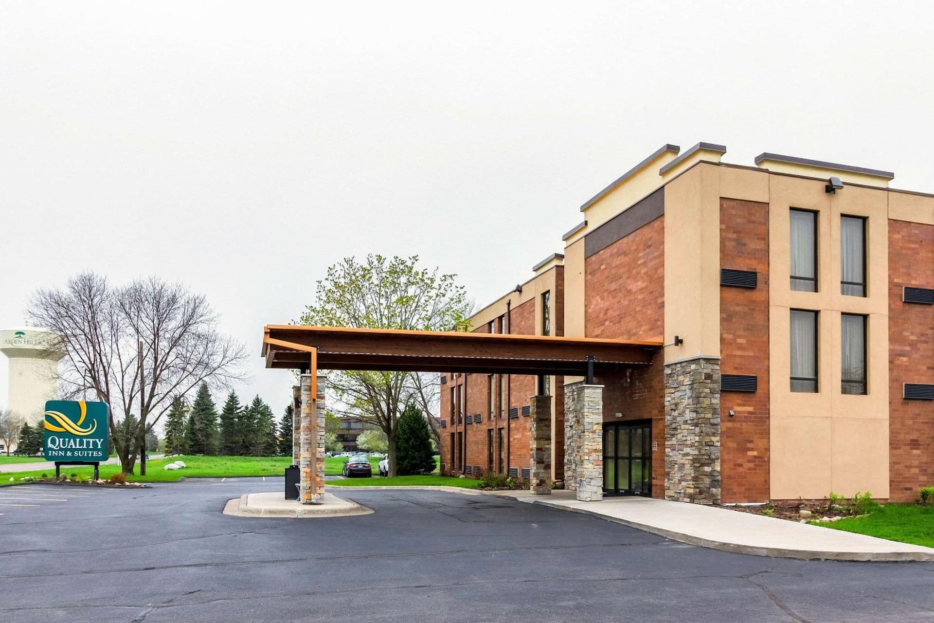 Quality Inn & Suites Arden Hills - Saint Paul North property views in Arden Hills, MN — gallery photo 3