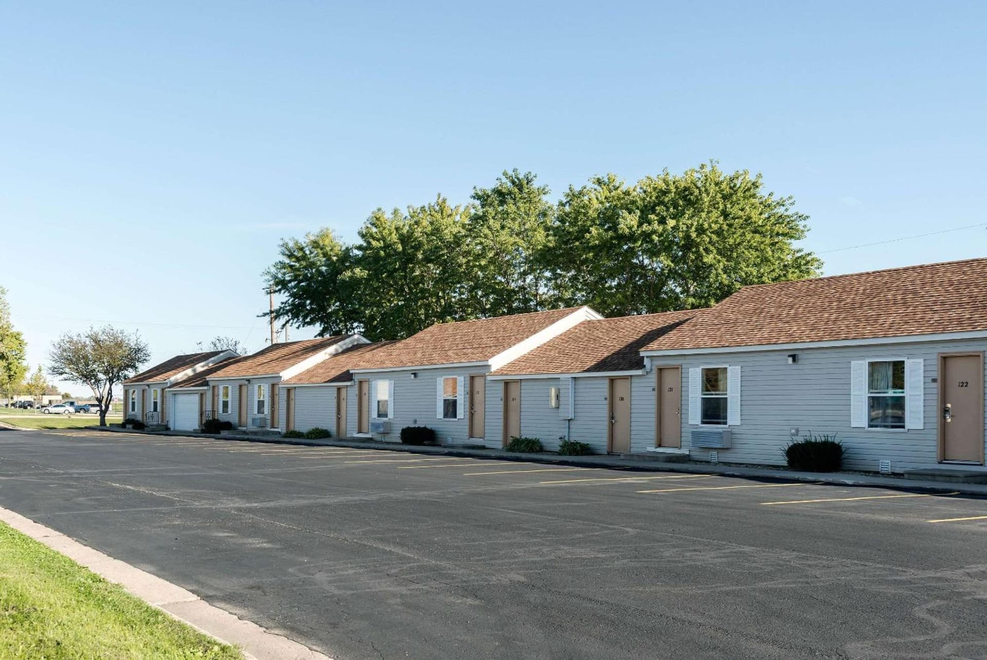 Rodeway Inn & Suites Austin I-90 — hotel in Austin, Minnesota