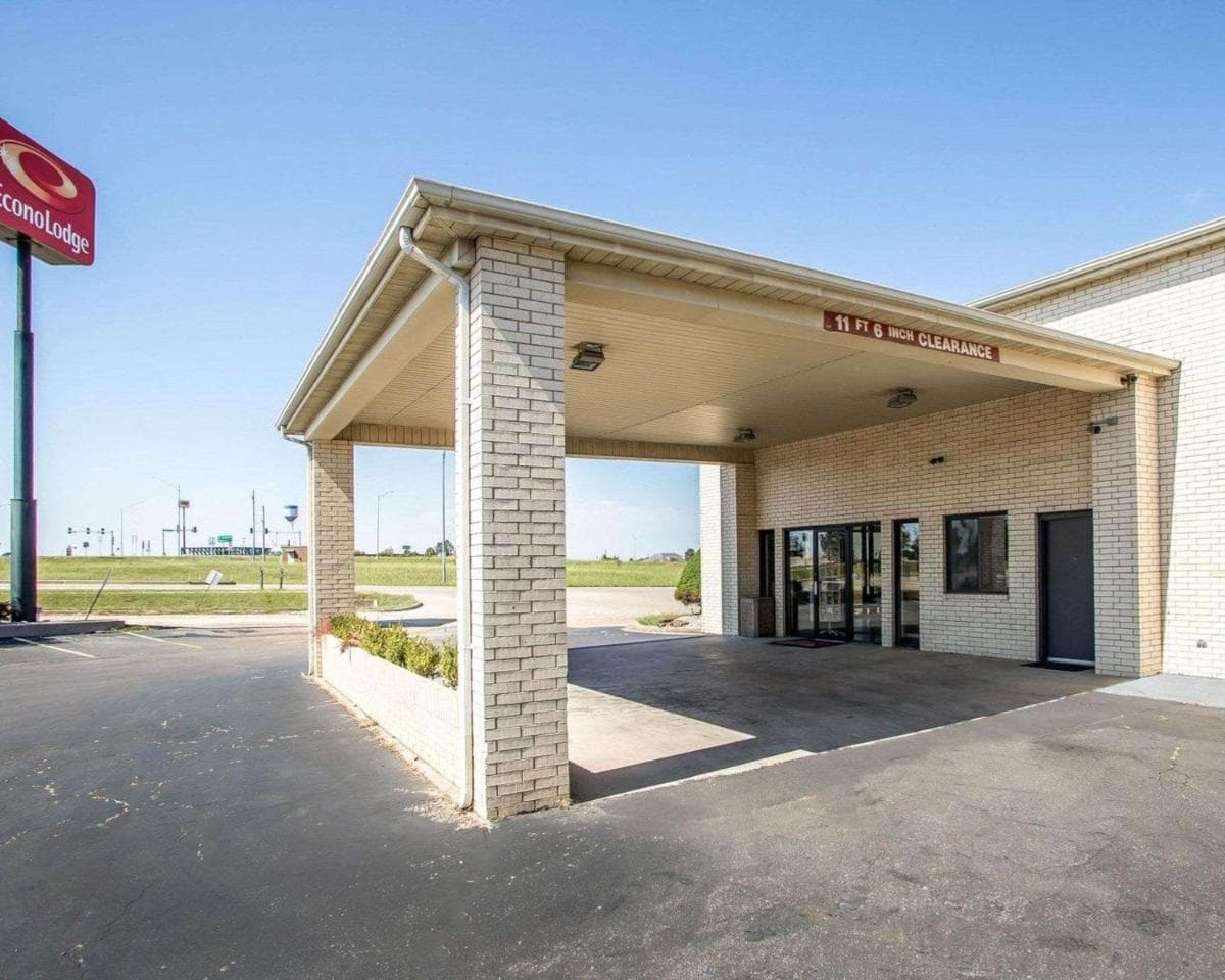 Econo Lodge Saint Robert exterior or lobby in Saint Robert, MO — main listing photo