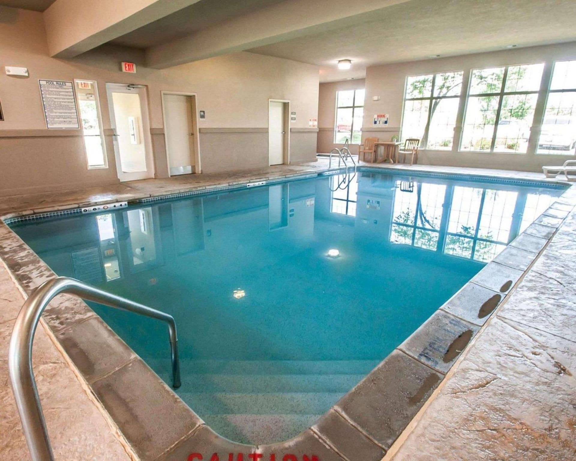 Sleep Inn & Suites Lake of the Ozarks property views in Camdenton, MO — gallery photo 3