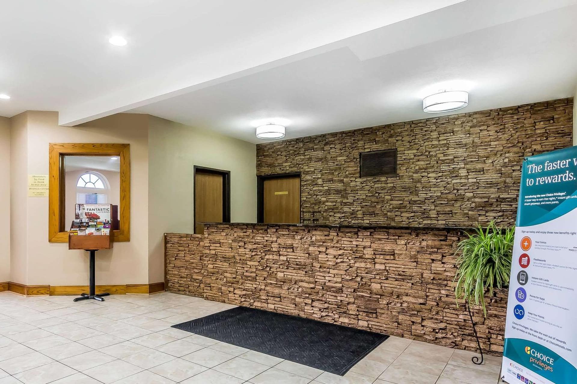 Quality Inn & Suites Chesterfield Village property views in Springfield, MO — gallery photo 3
