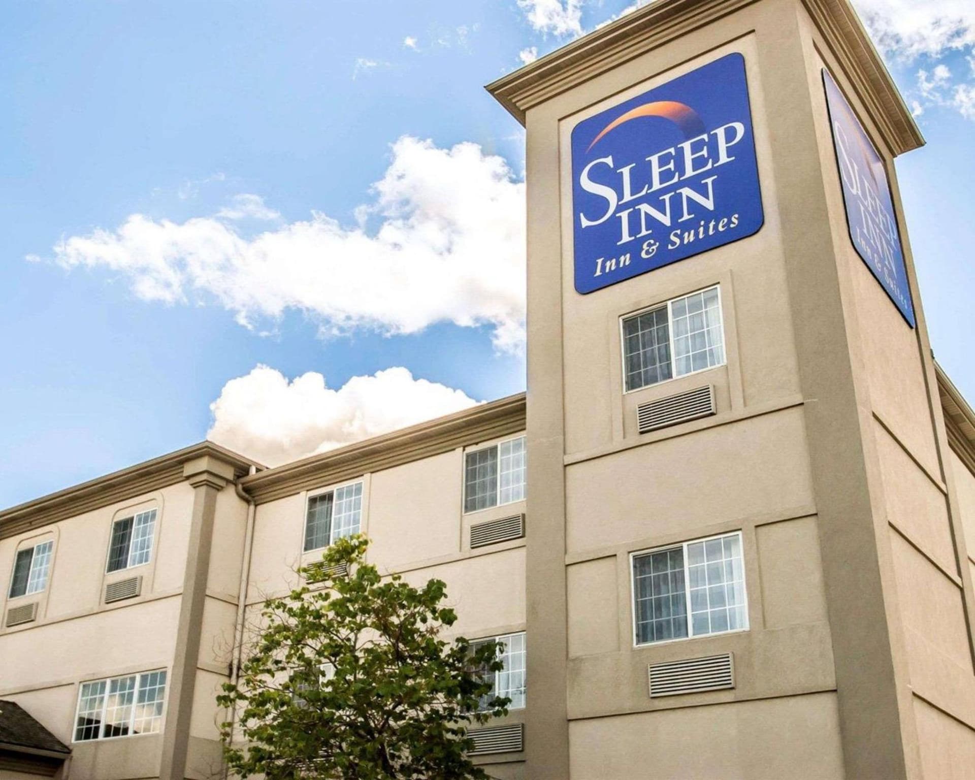 Sleep Inn & Suites Lake of the Ozarks interior in Camdenton, MO — gallery photo 2