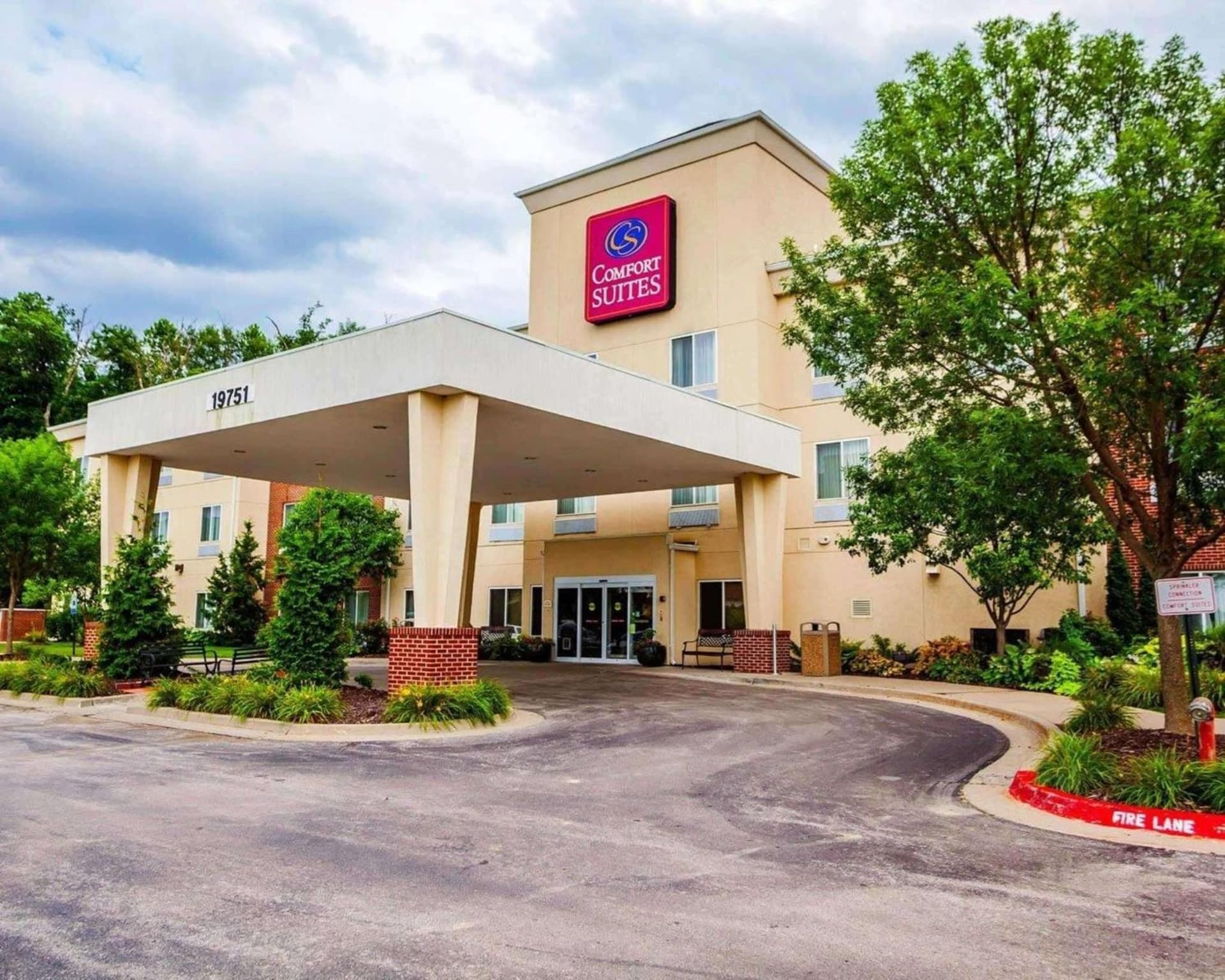 Comfort Suites Independence - Kansas City featured exterior or lobby in Independence, MO — similar hotel
