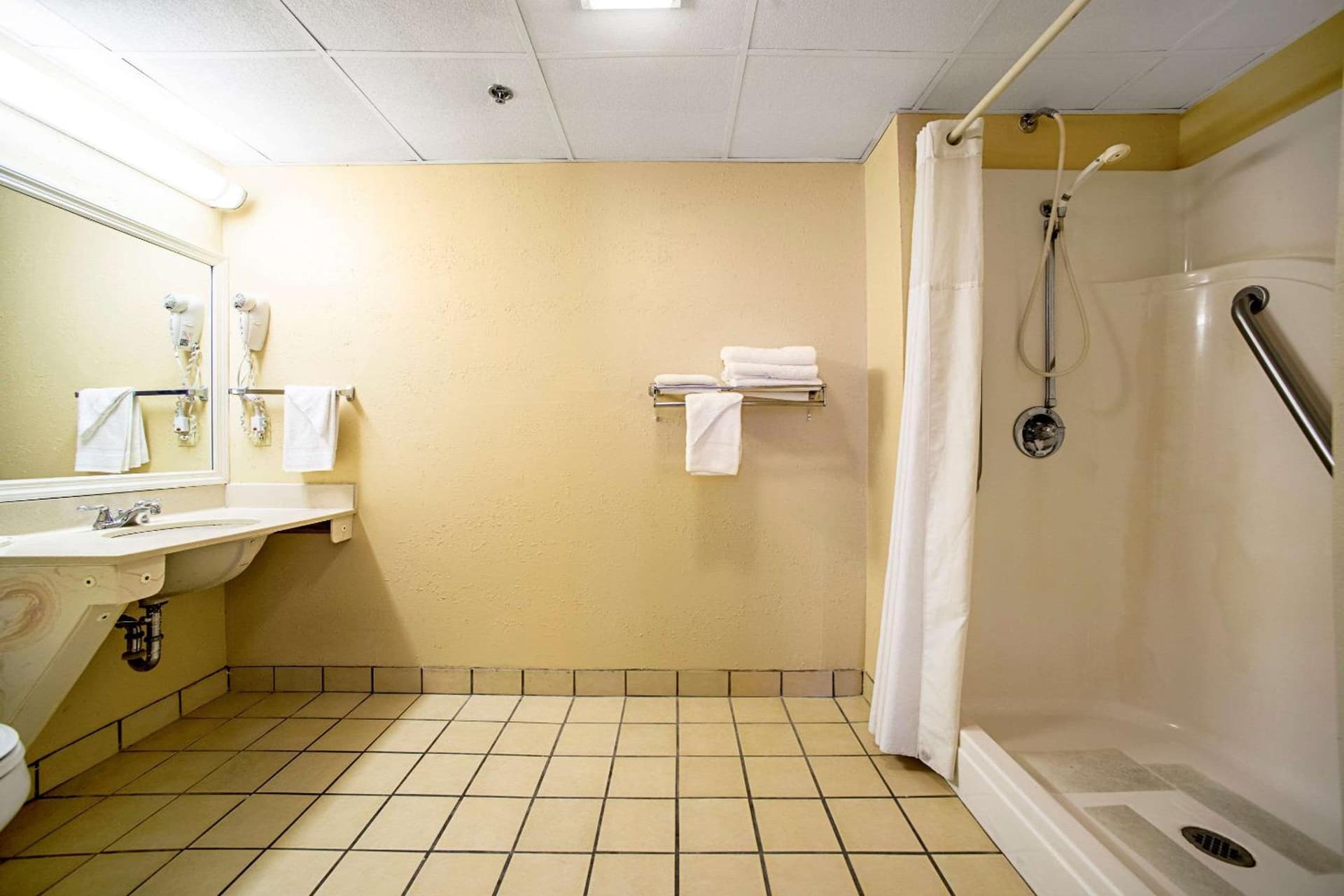 Quality Inn Near Six Flags St. Louis property views in Pacific, MO — gallery photo 3