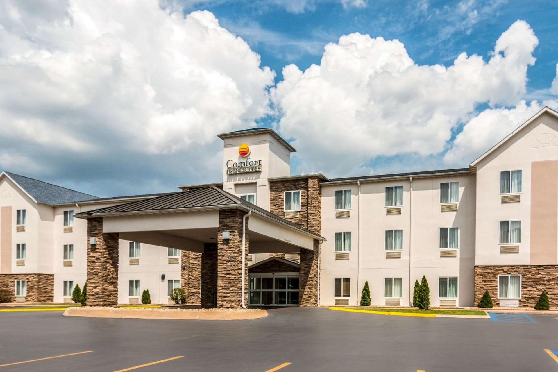 Comfort Inn & Suites - Hannibal interior in Hannibal, MO — gallery photo 2