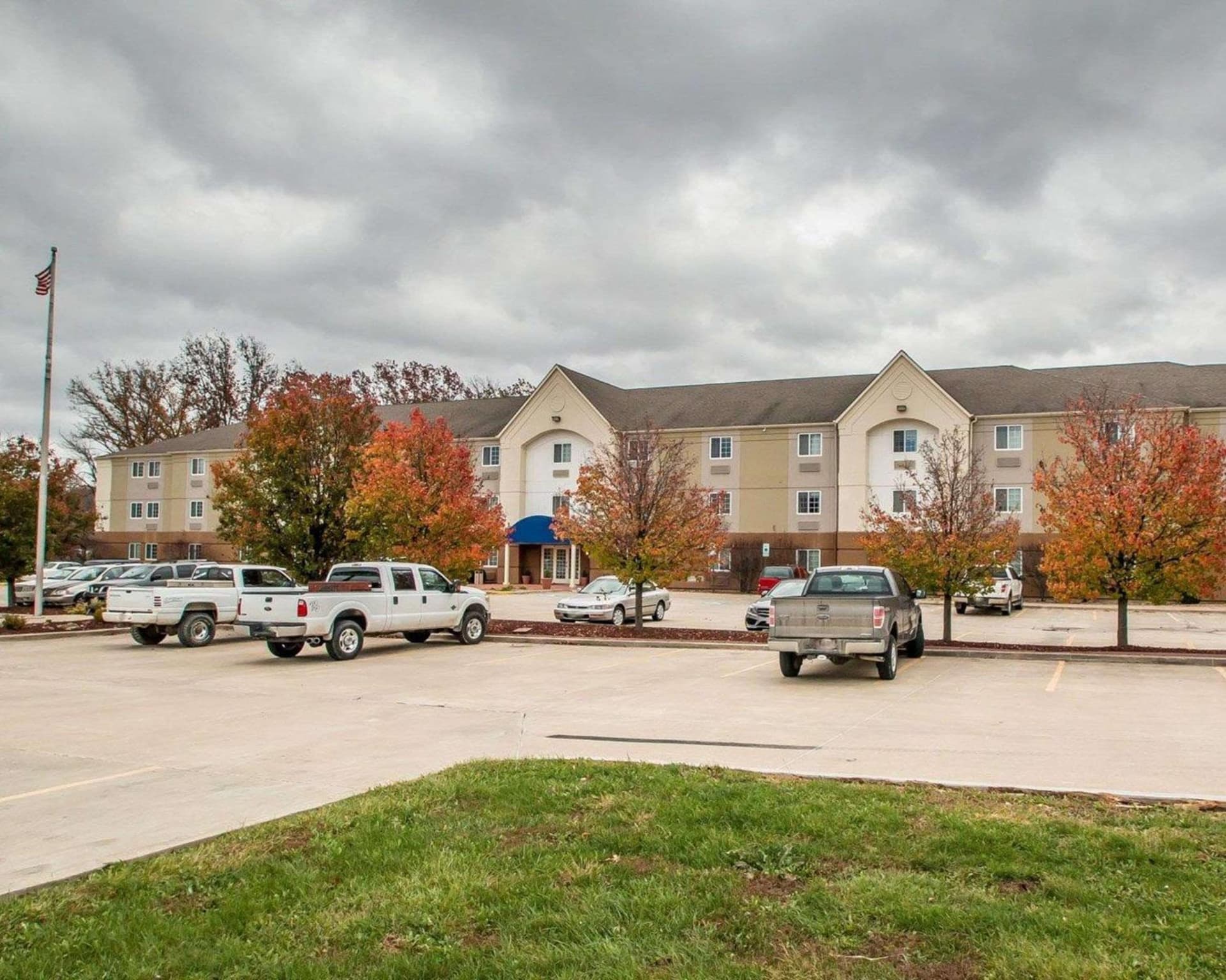 Birch Hill Suites Columbia interior in Columbia, MO — gallery photo 2