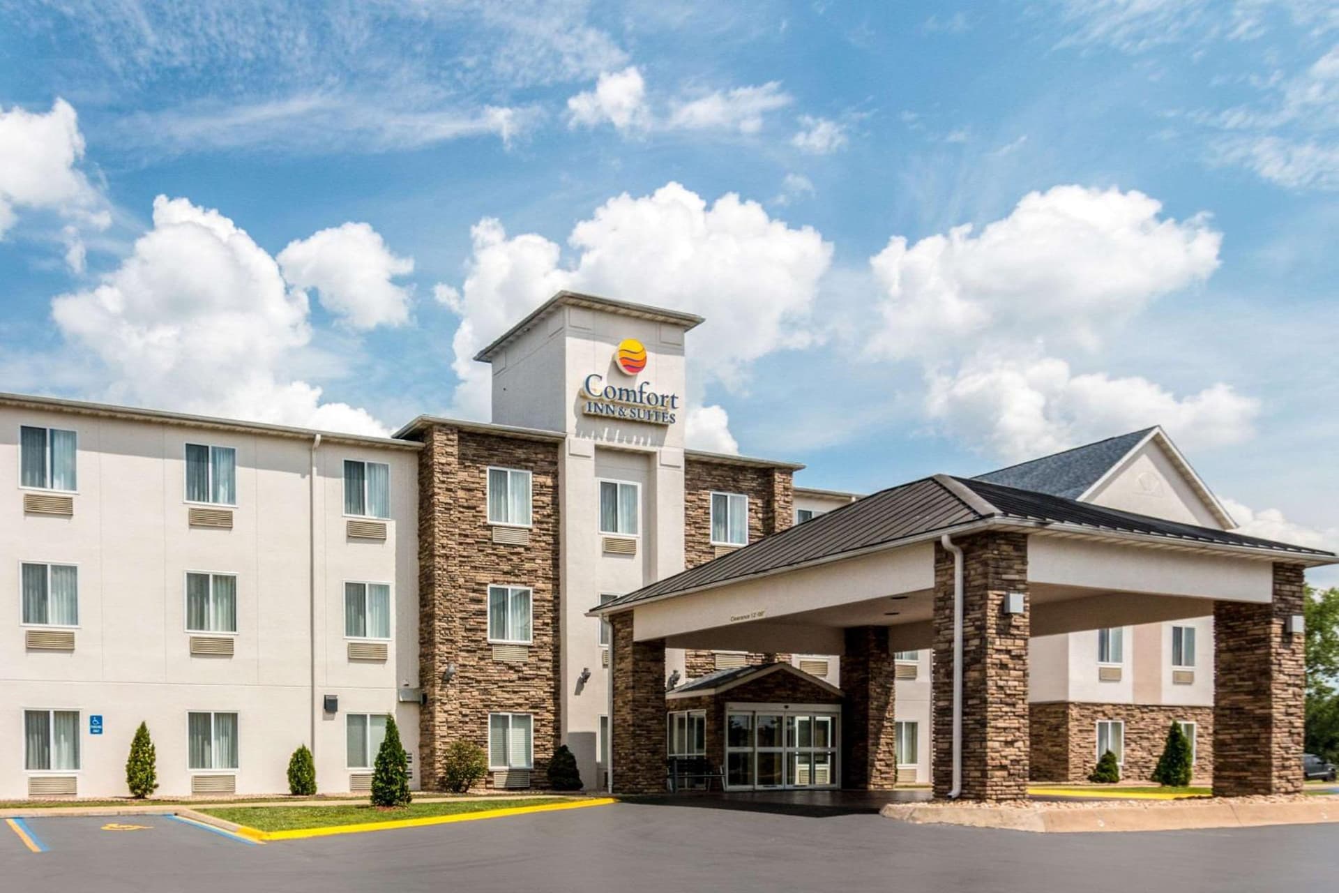 Comfort Inn & Suites - Hannibal featured exterior or lobby in Hannibal, MO — similar hotel