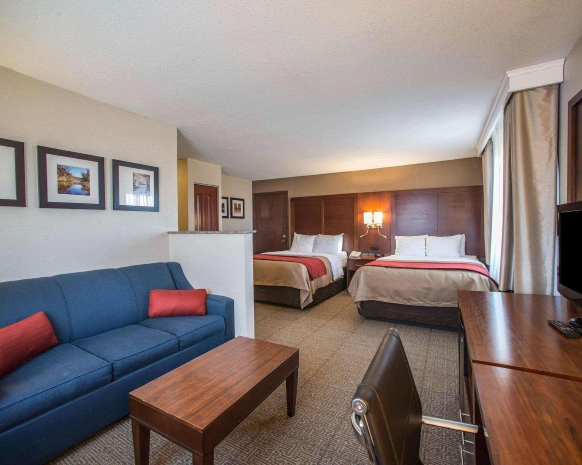 Quality Inn & Suites Boonville - Columbia interior in Boonville, MO — gallery photo 2