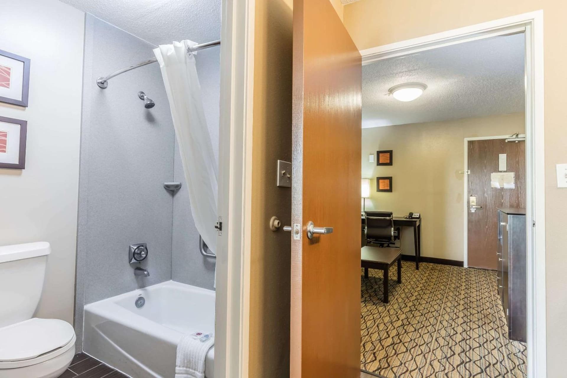 Comfort Inn & Suites Crystal Inn Sportsplex gallery photo in Gulfport, MS — image 25
