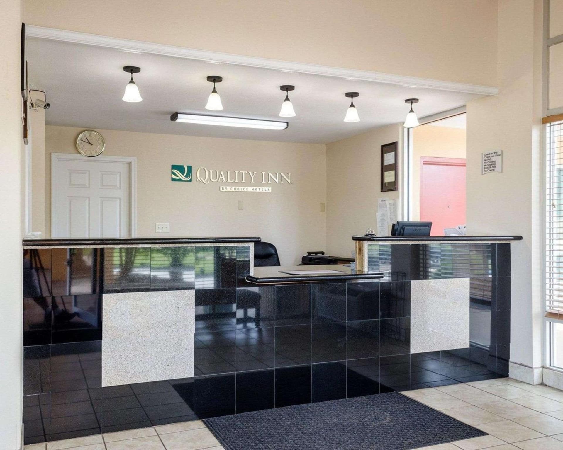 Quality Inn Louisville MS property views in Louisville, MS — gallery photo 3