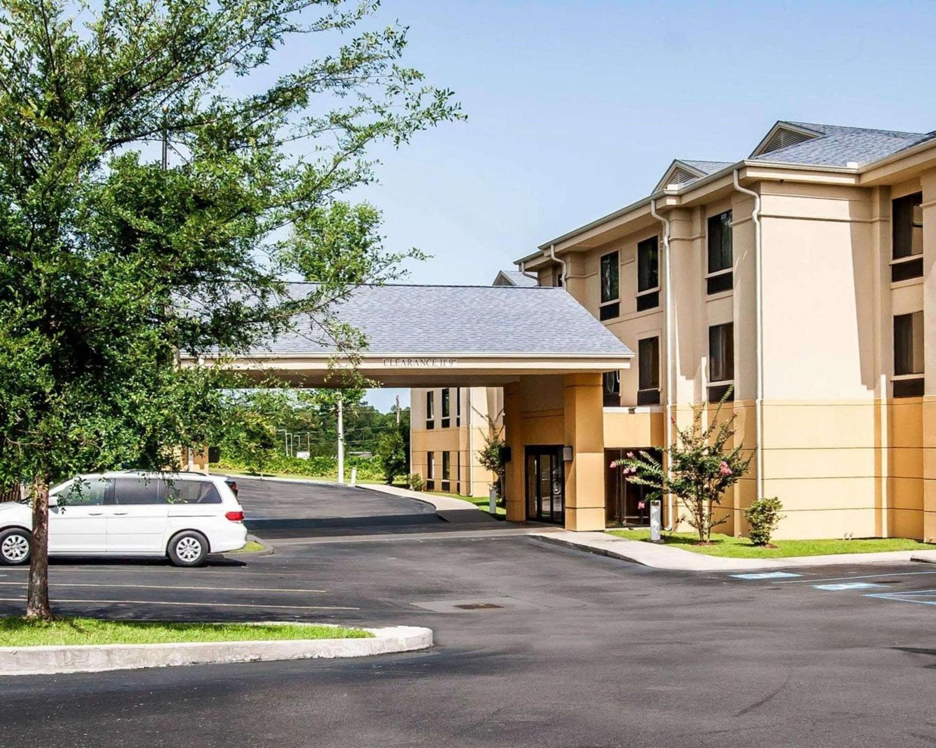 Sleep Inn & Suites Hattiesburg North interior in Hattiesburg, MS — gallery photo 2