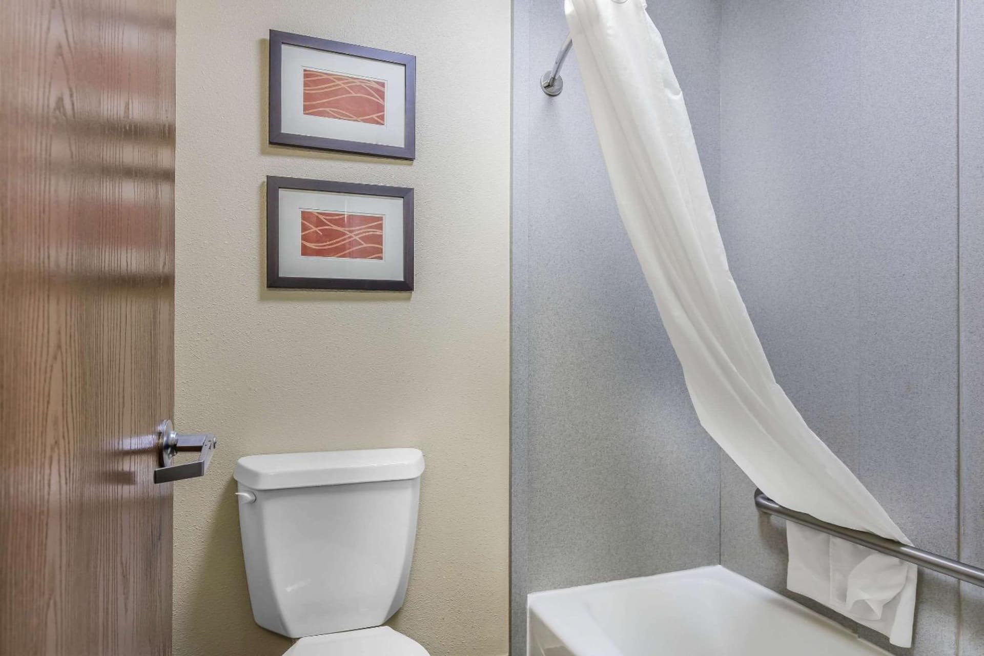 Comfort Inn & Suites Crystal Inn Sportsplex gallery photo in Gulfport, MS — image 24