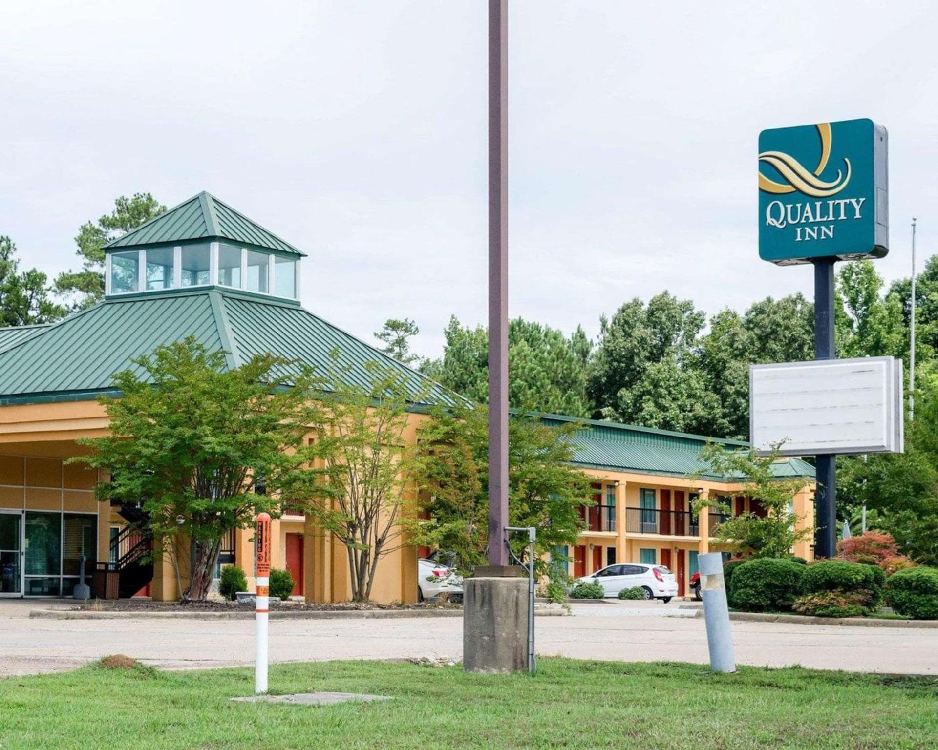 Quality Inn Louisville MS featured exterior or lobby in Louisville, MS — similar hotel