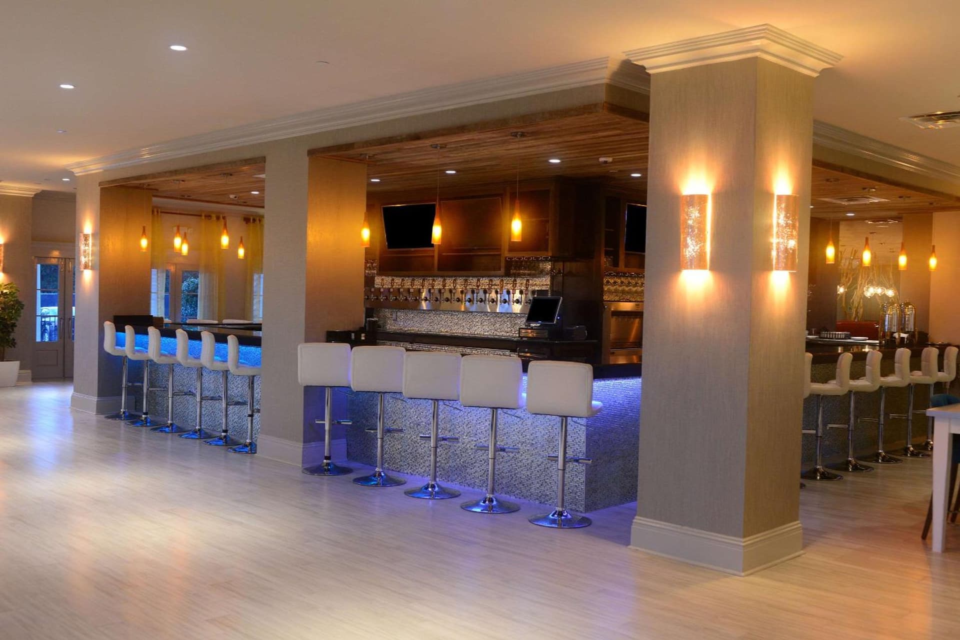 White House Hotel gallery photo in Biloxi, MS — image 40