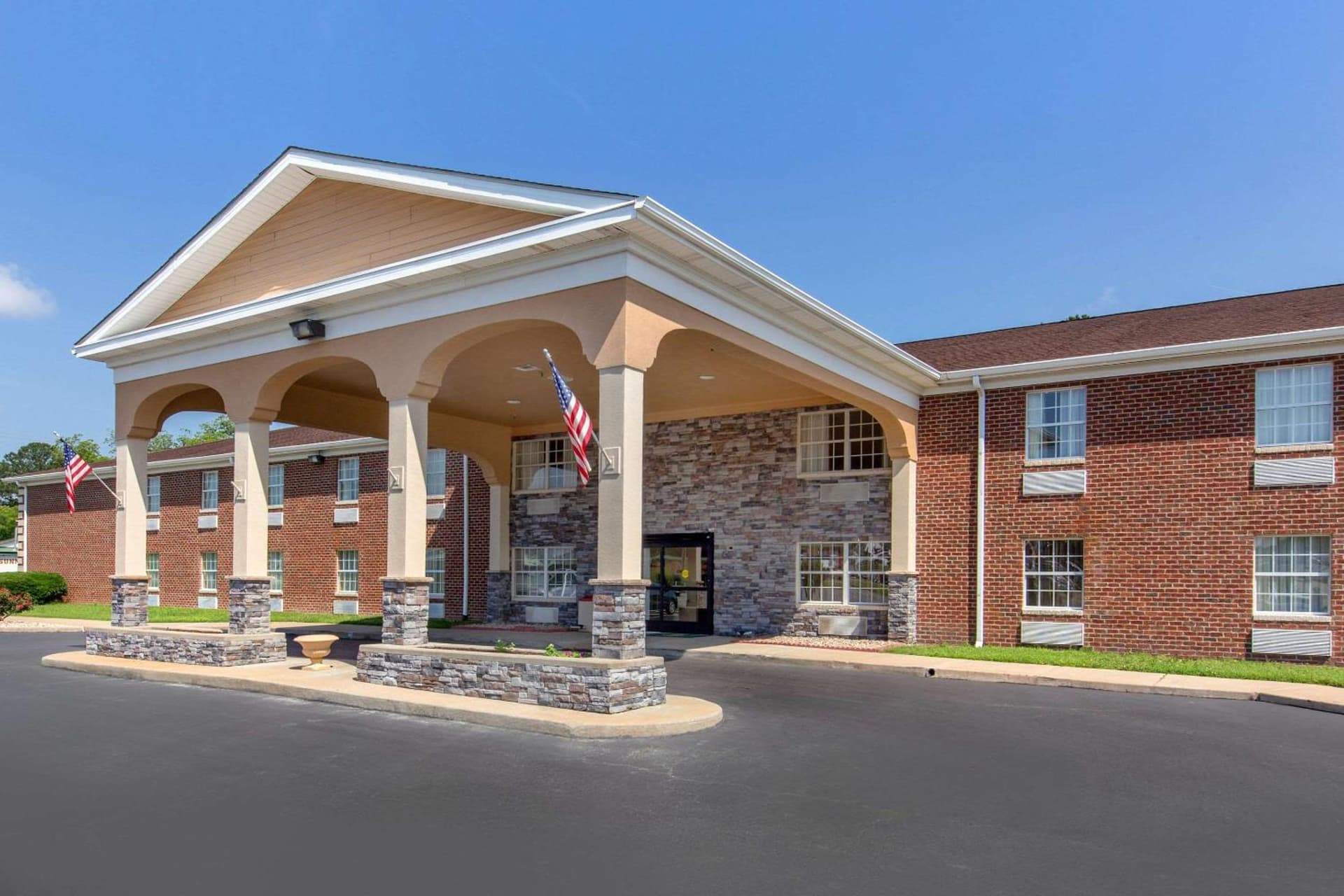 Quality Inn Williamston featured exterior or lobby in Williamston, NC — similar hotel