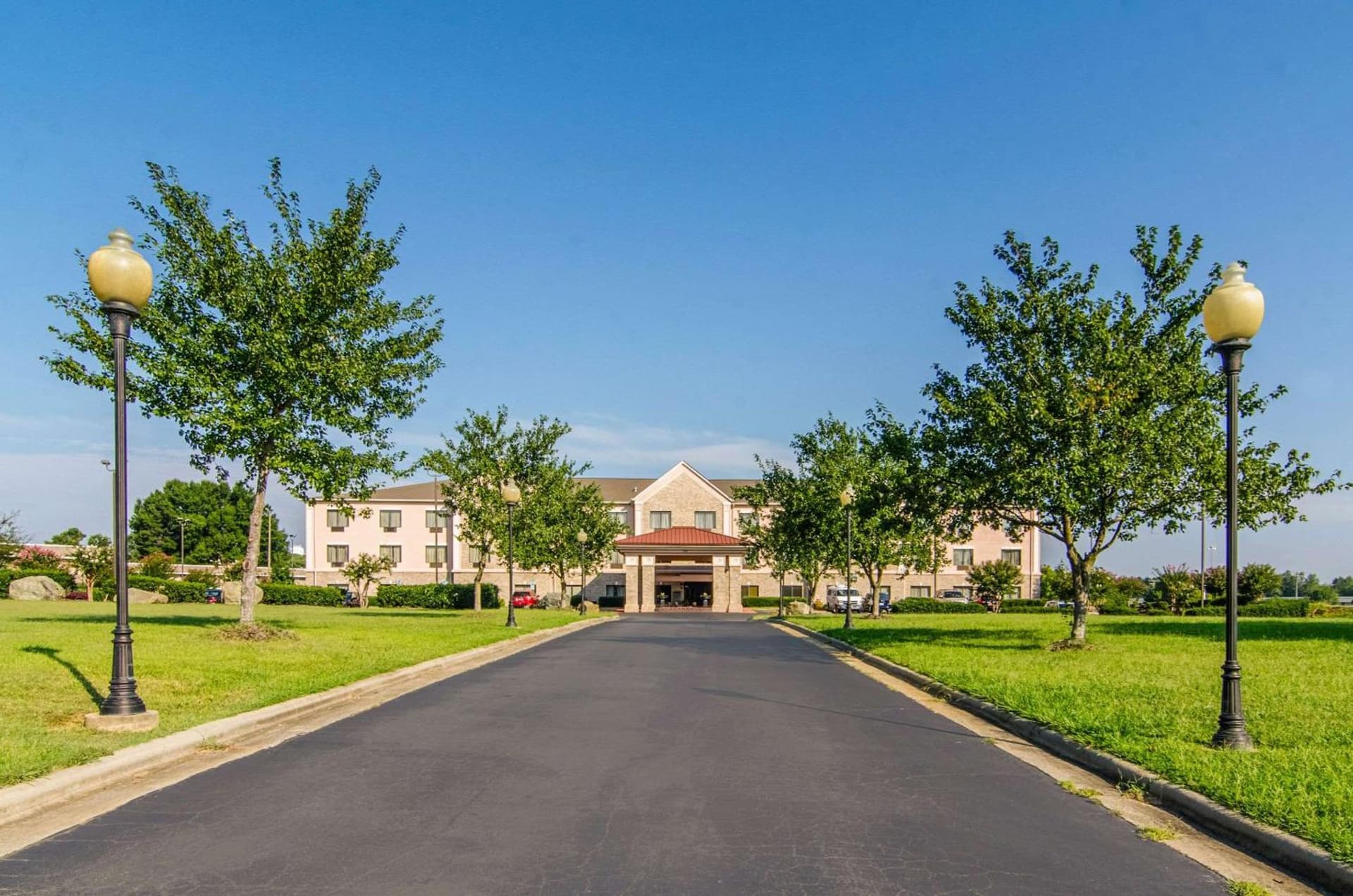 Quality Suites Graham - Burlington South interior in Graham, NC — gallery photo 2