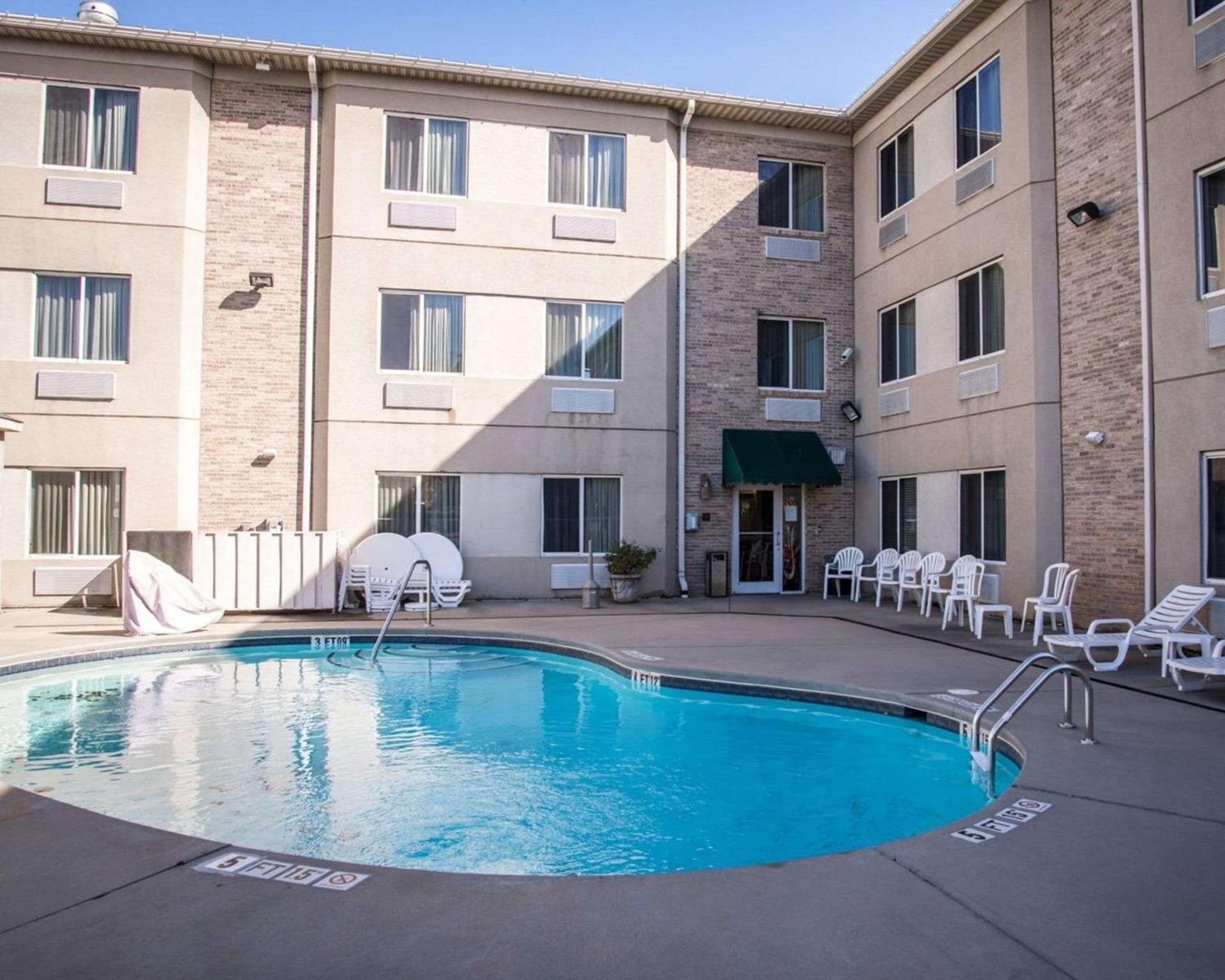 Sleep Inn & Suites at Concord Mills gallery photo in Concord, NC — image 13