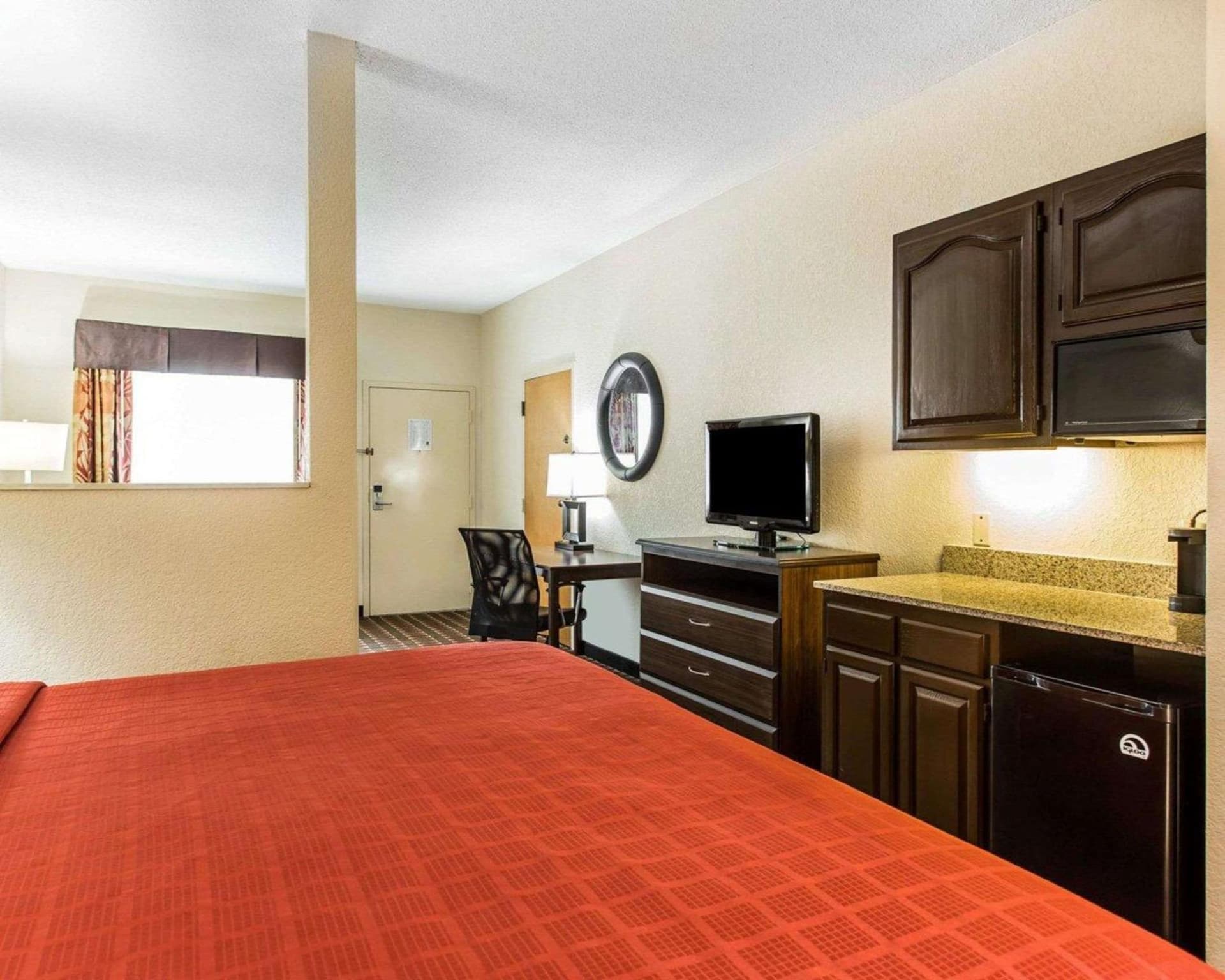 Quality Suites Hickory South interior in Hickory, NC — gallery photo 2