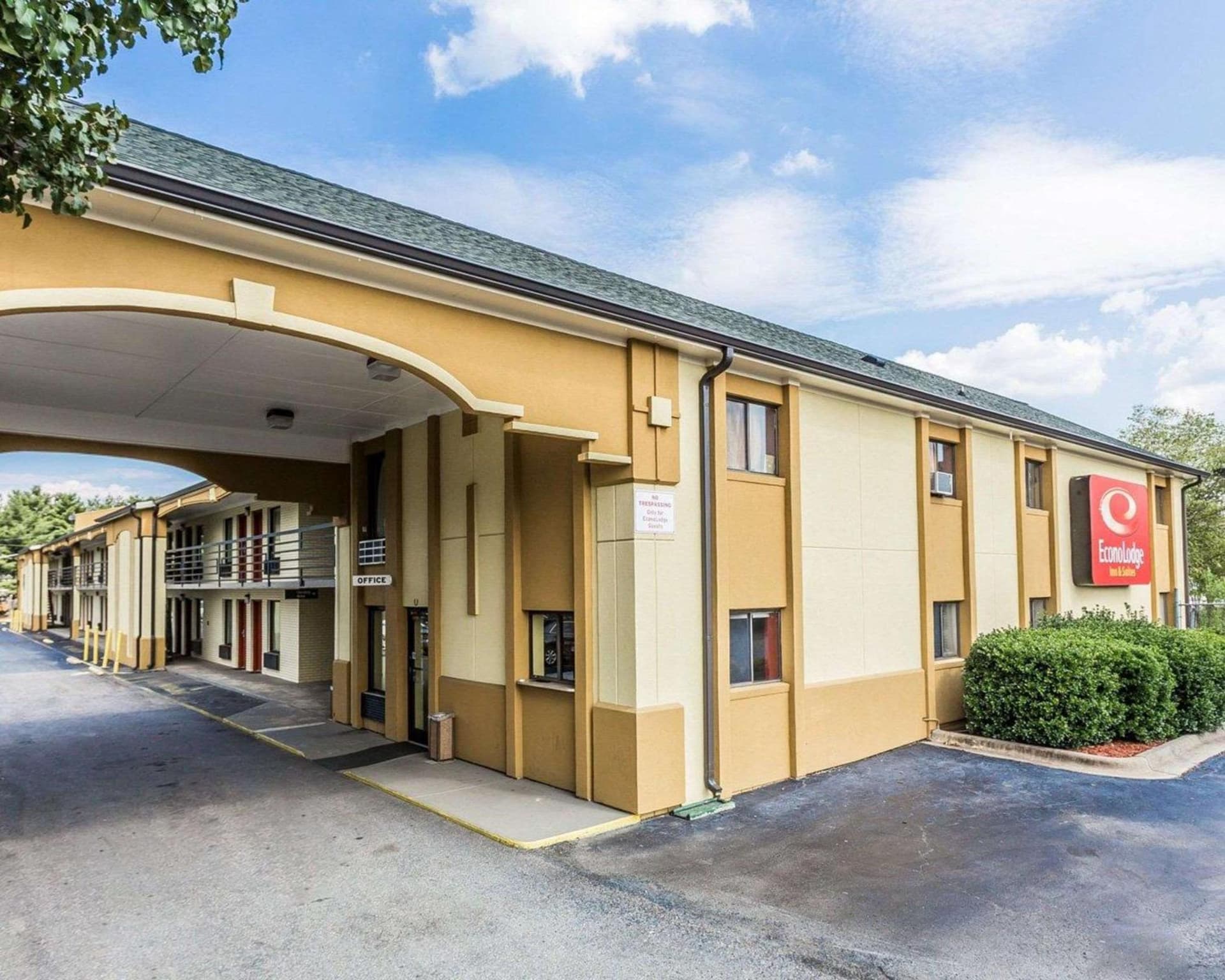 Econo Lodge Inn & Suites Matthews - Charlotte featured exterior or lobby in Matthews, NC — similar hotel