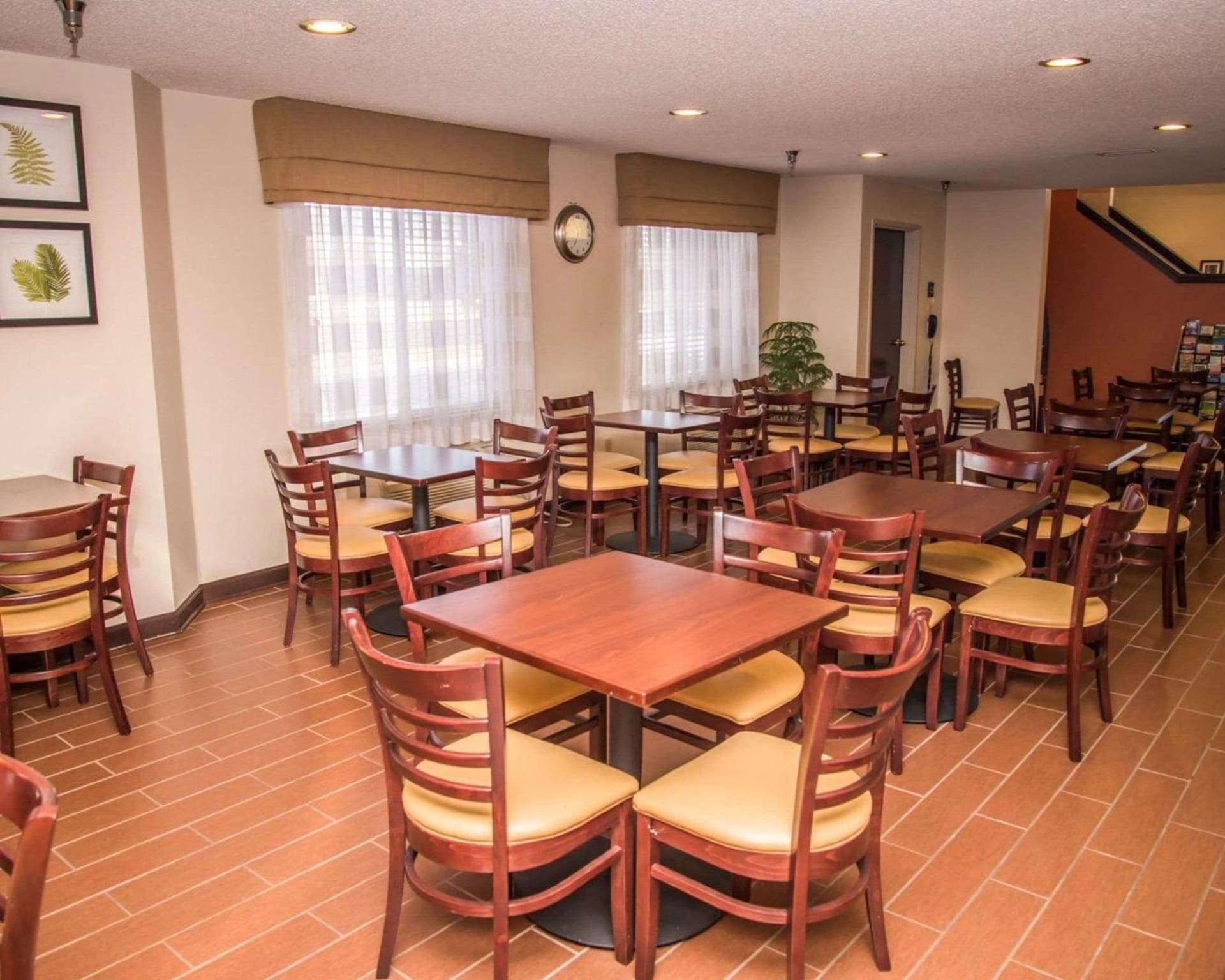 Sleep Inn & Suites at Concord Mills interior in Concord, NC — gallery photo 2