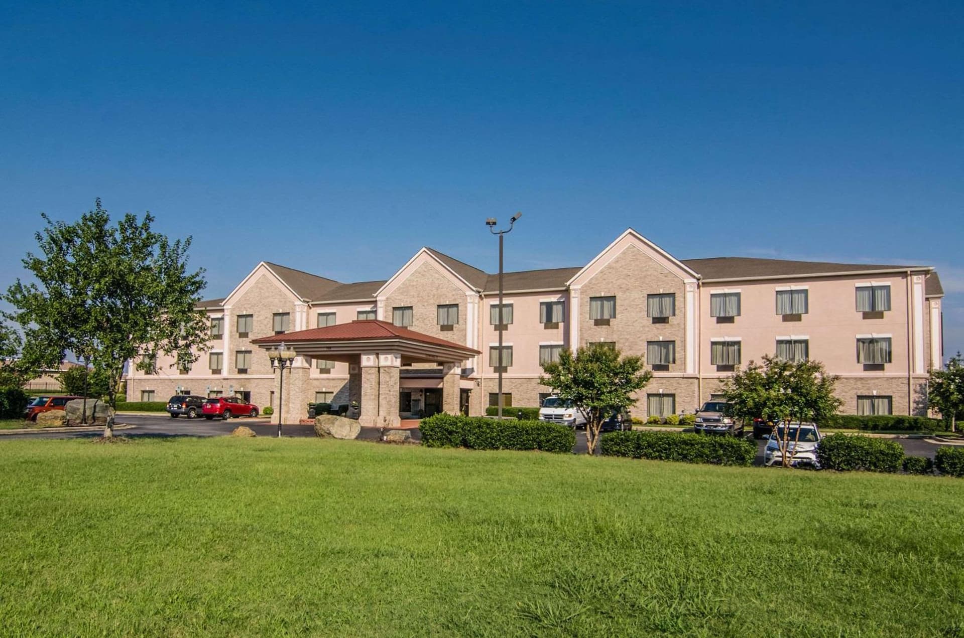 Quality Suites Graham - Burlington South featured exterior or lobby in Graham, NC — similar hotel