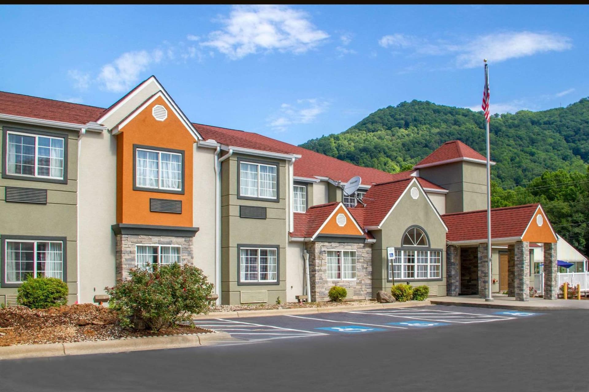 Quality Inn & Suites Maggie Valley - Cherokee Area featured exterior or lobby in Maggie Valley, NC — similar hotel