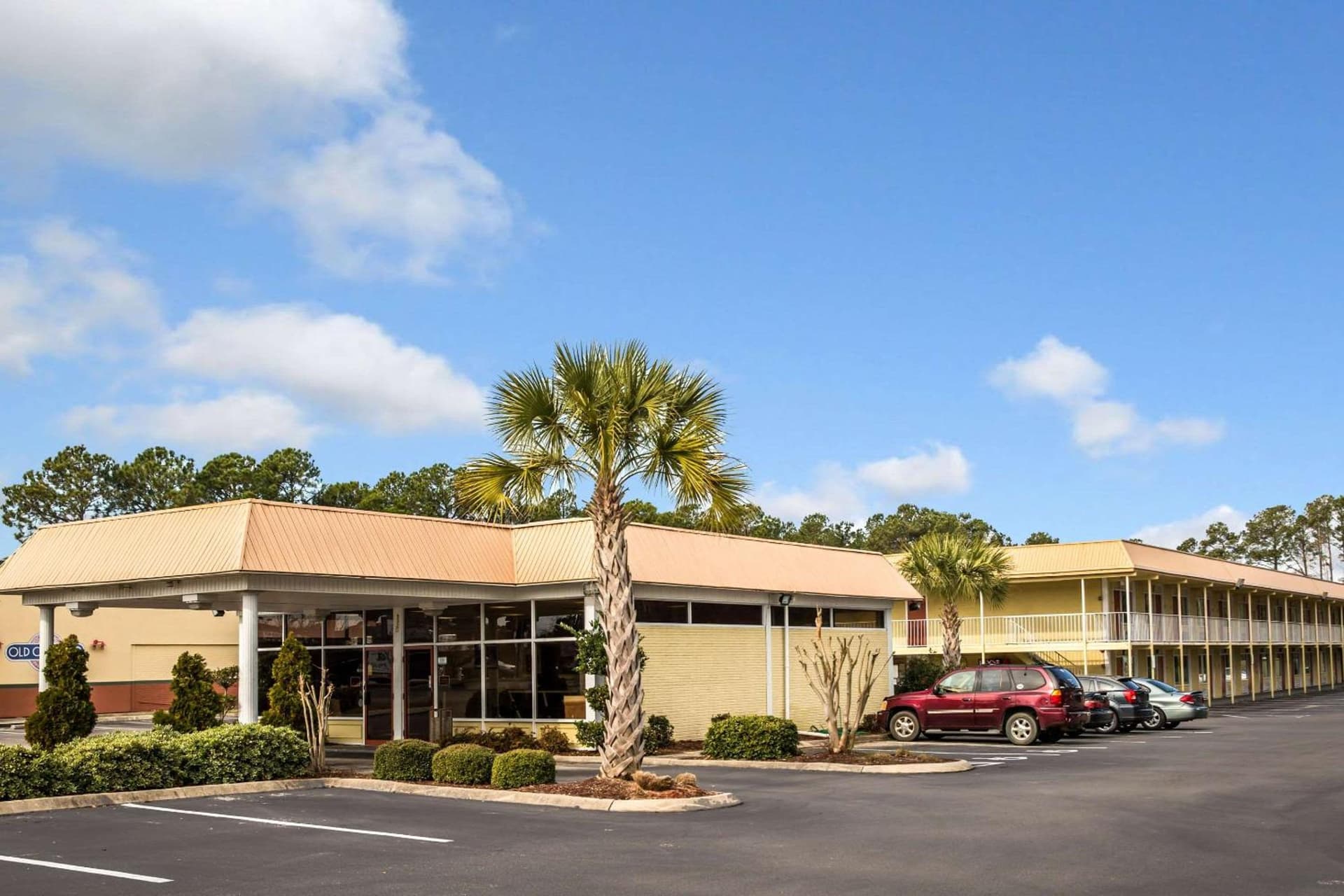 Rodeway Inn & Suites Wilmington North property views in Wilmington, NC — gallery photo 3