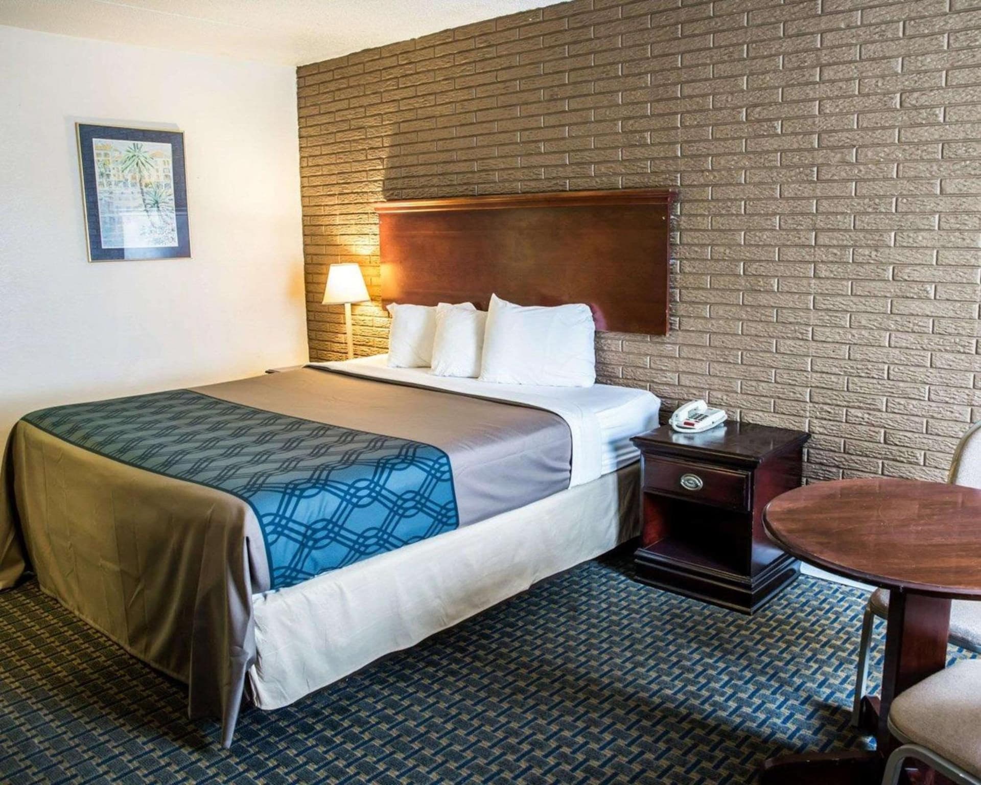 Rodeway Inn & Suites Wilmington North interior in Wilmington, NC — gallery photo 2