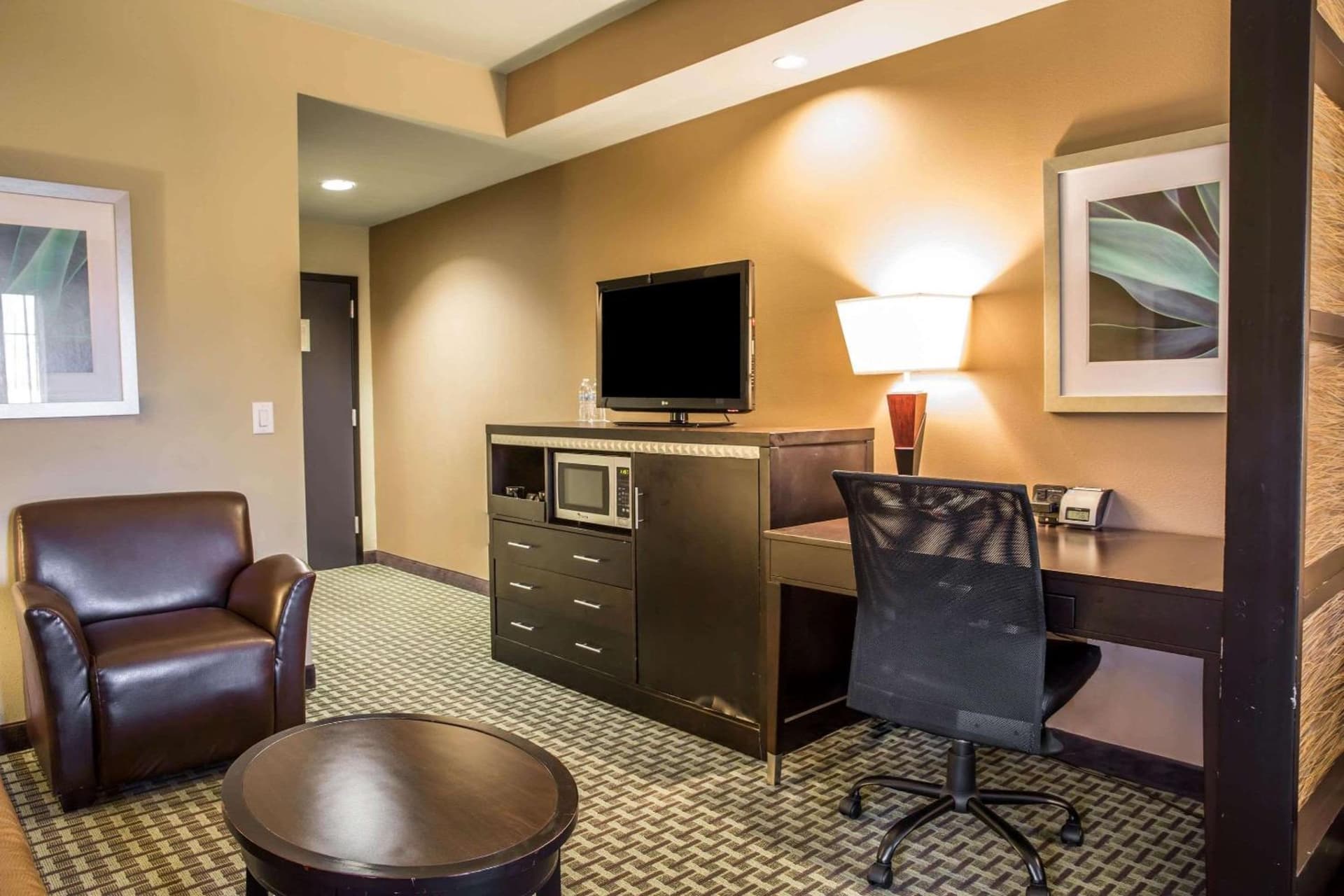 Comfort Suites New Bern near Cherry Point gallery photo in New Bern, NC — image 15