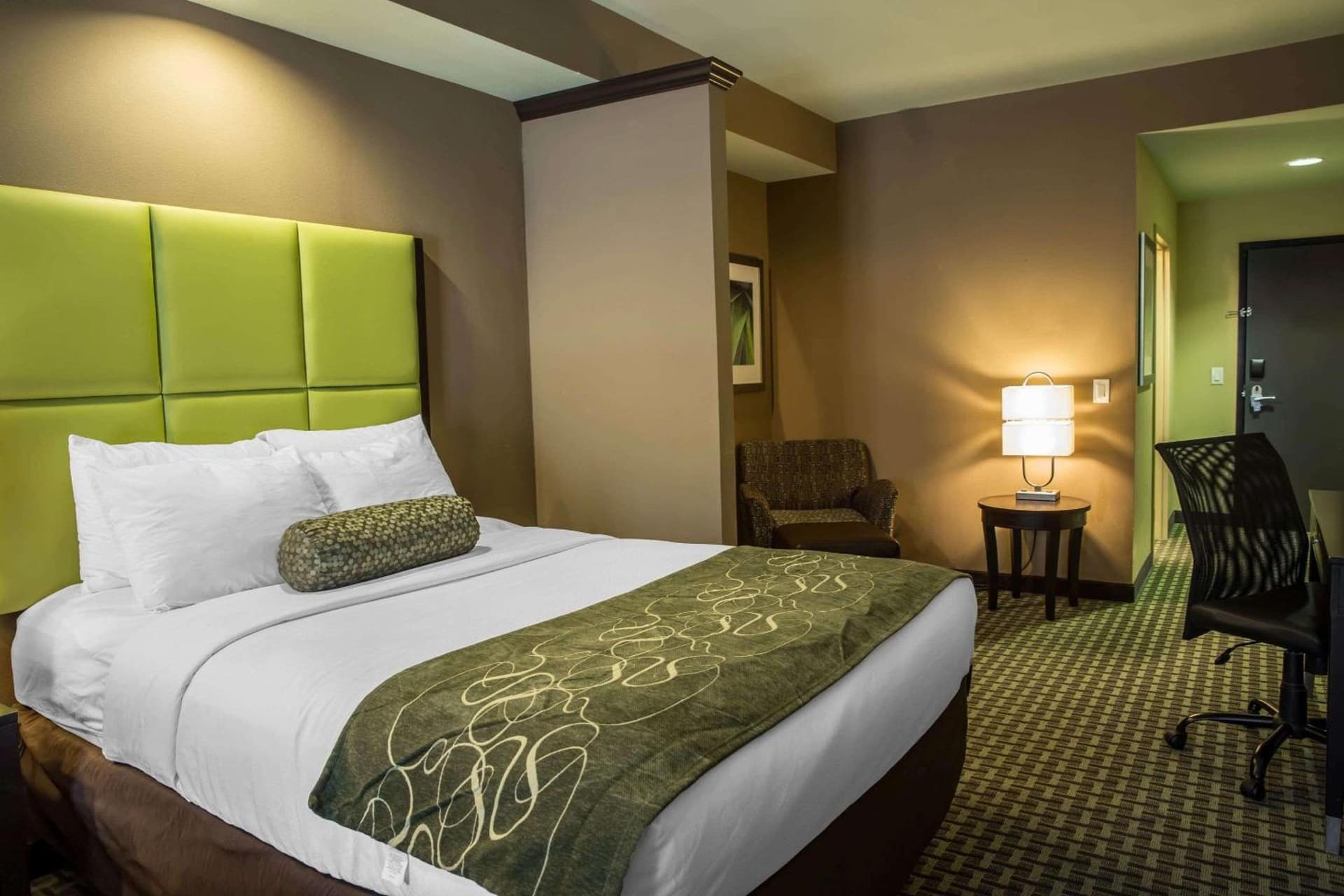 Comfort Suites New Bern near Cherry Point property views in New Bern, NC — gallery photo 3