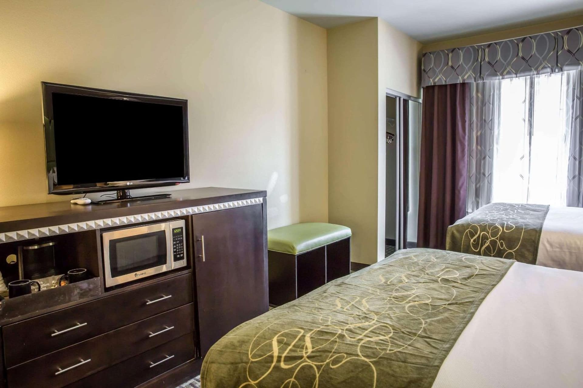 Comfort Suites New Bern near Cherry Point gallery photo in New Bern, NC — image 13