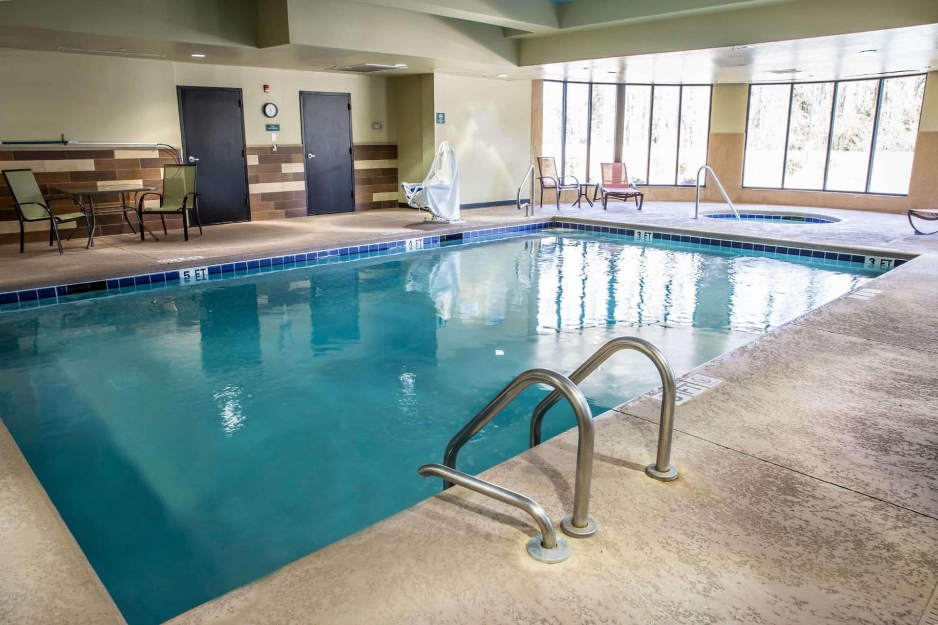 Comfort Suites New Bern near Cherry Point gallery photo in New Bern, NC — image 25
