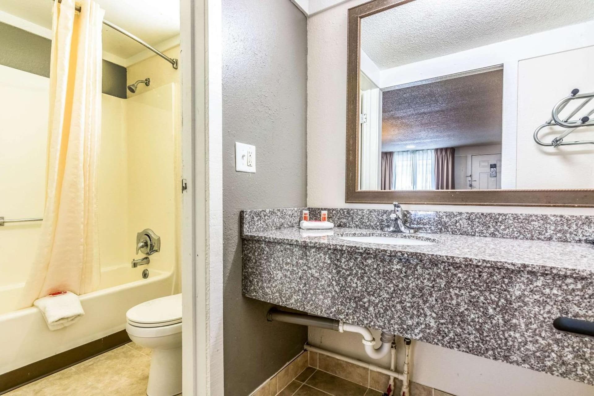 Econo Lodge Gastonia North gallery photo in Gastonia, NC — image 10