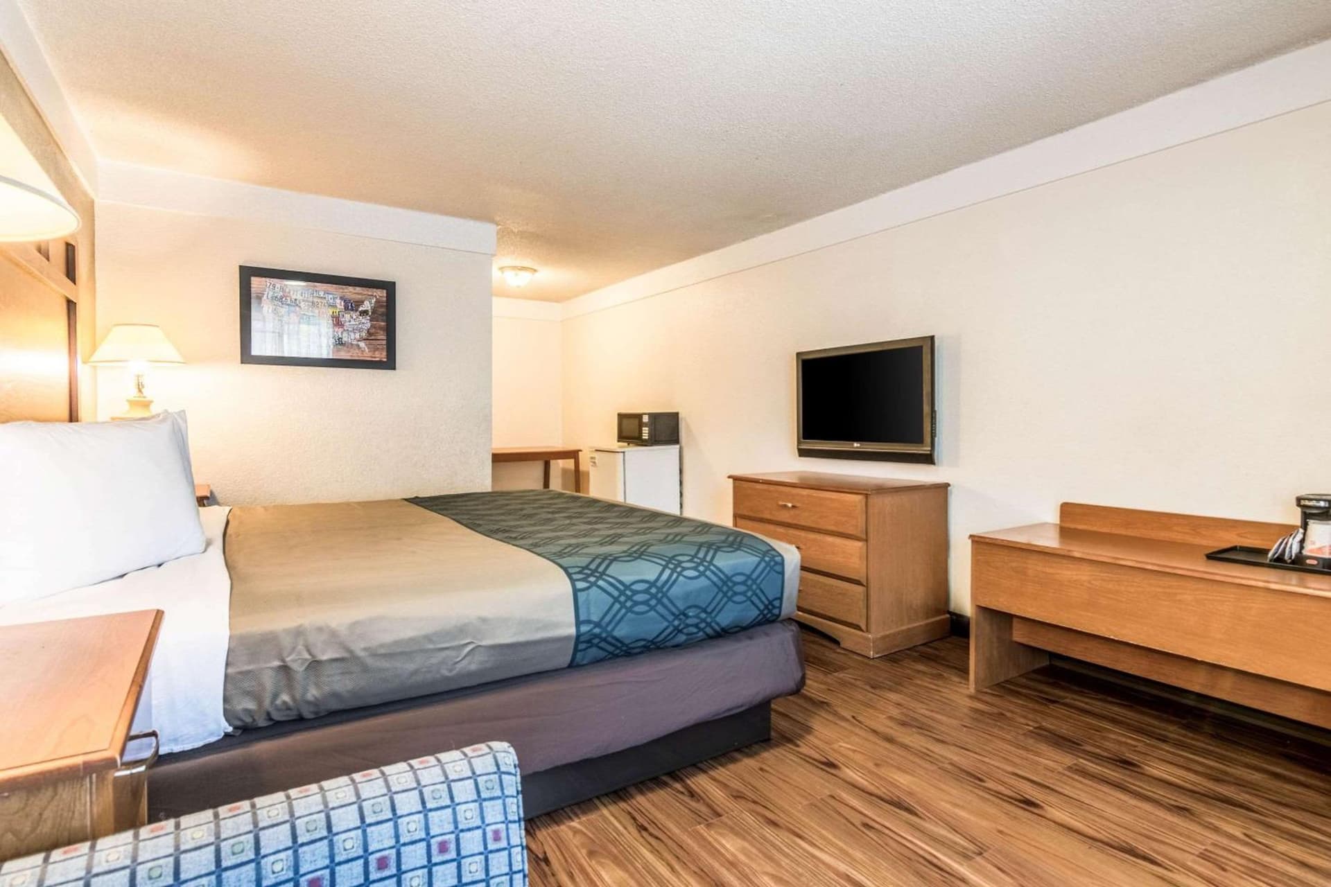 Econo Lodge Gastonia North interior in Gastonia, NC — gallery photo 2