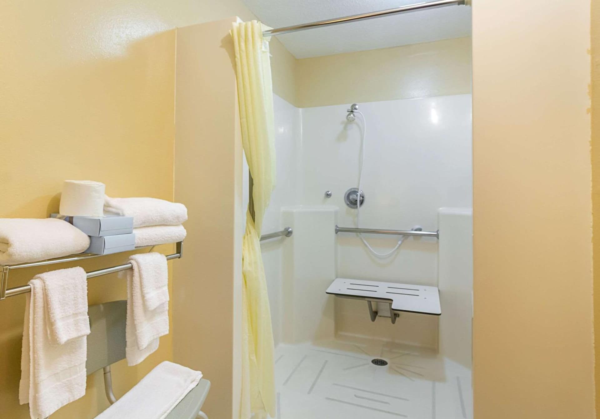 Americas Best Value Inn Fargo gallery photo in Fargo, ND — image 31