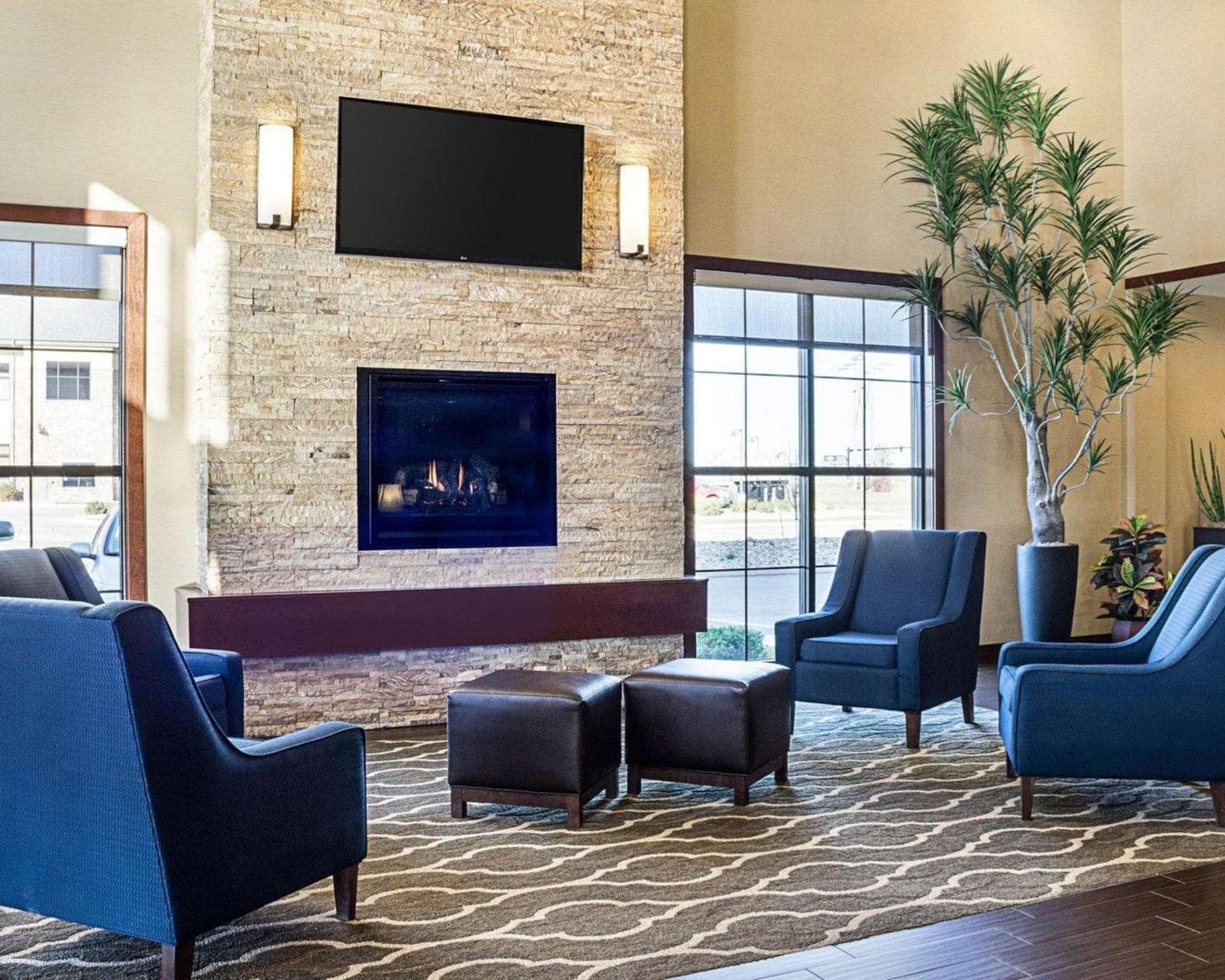 Comfort Suites Fargo Medical Center interior in Fargo, ND — gallery photo 2