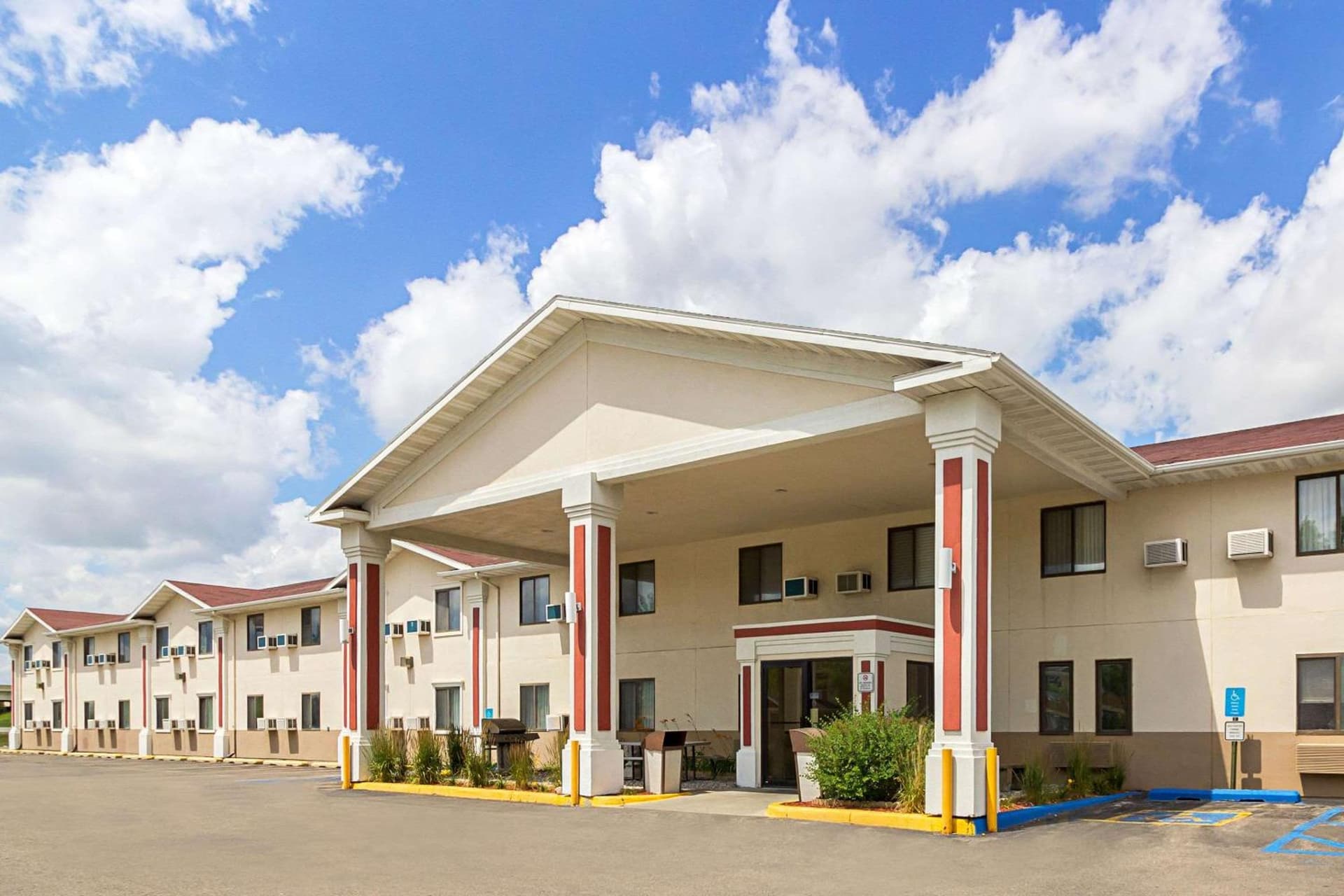 Americas Best Value Inn Fargo — hotel in Fargo, North Dakota