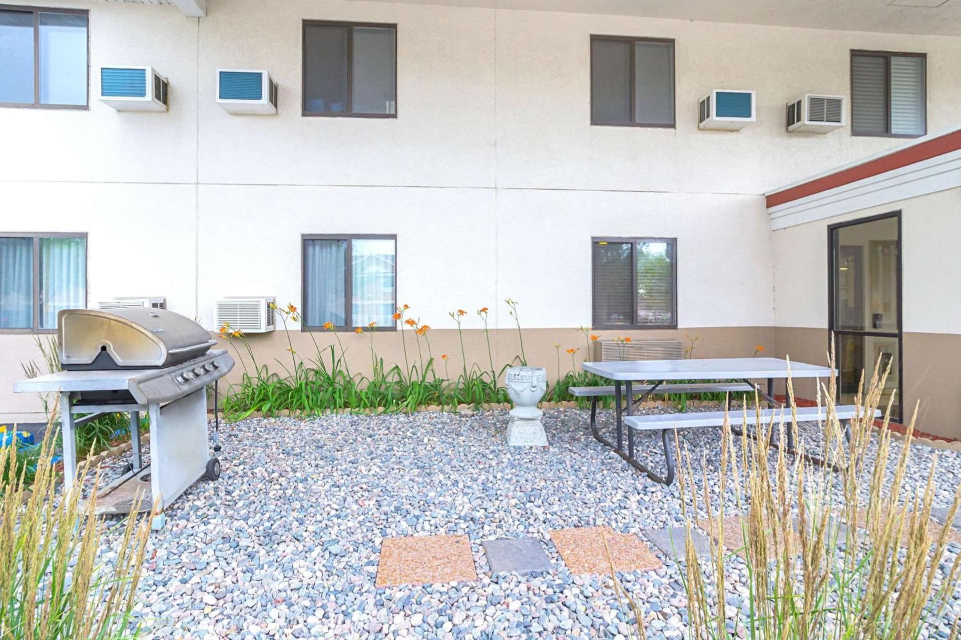 Americas Best Value Inn Fargo gallery photo in Fargo, ND — image 10