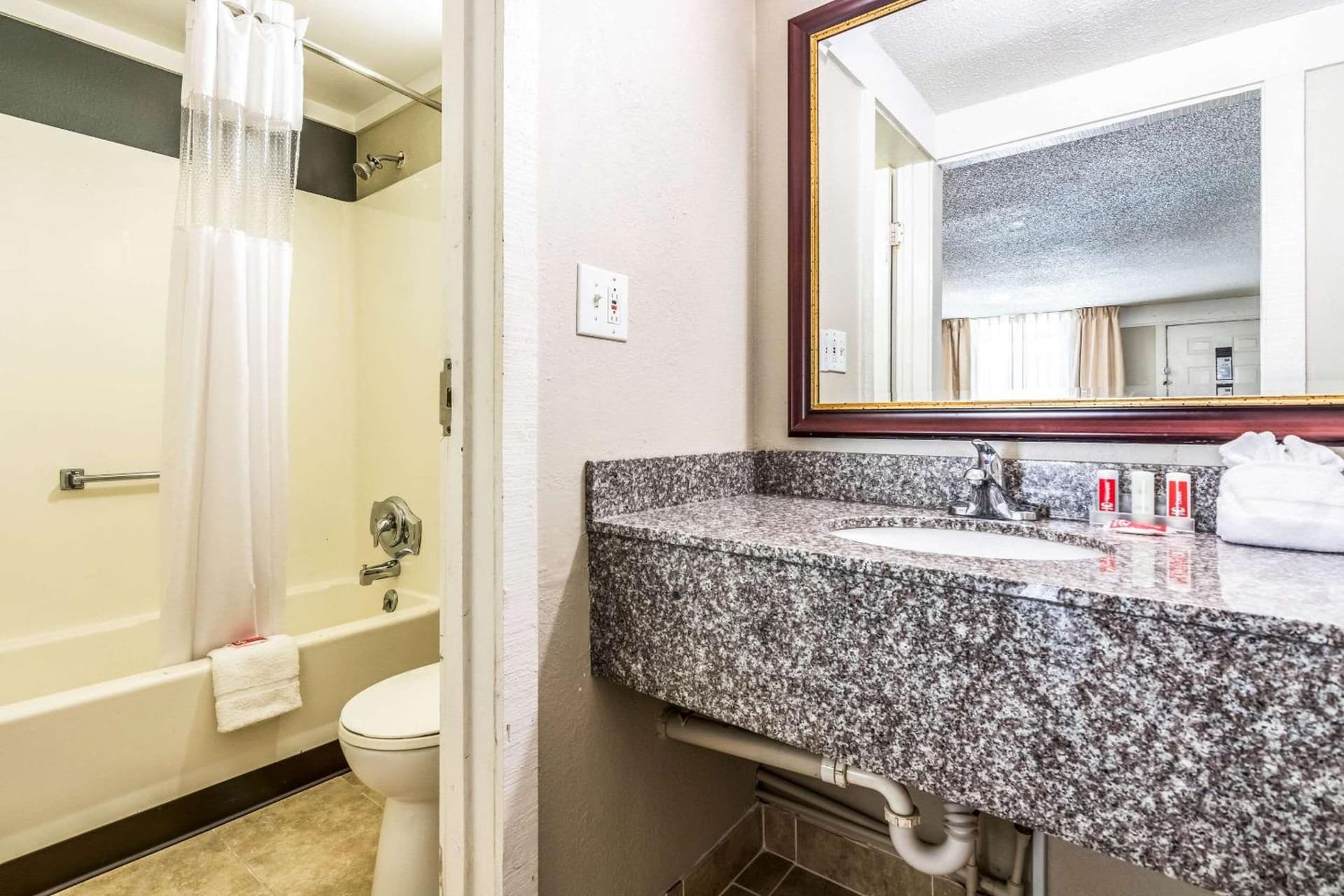 Econo Lodge Gastonia North gallery photo in Gastonia, NC — image 14