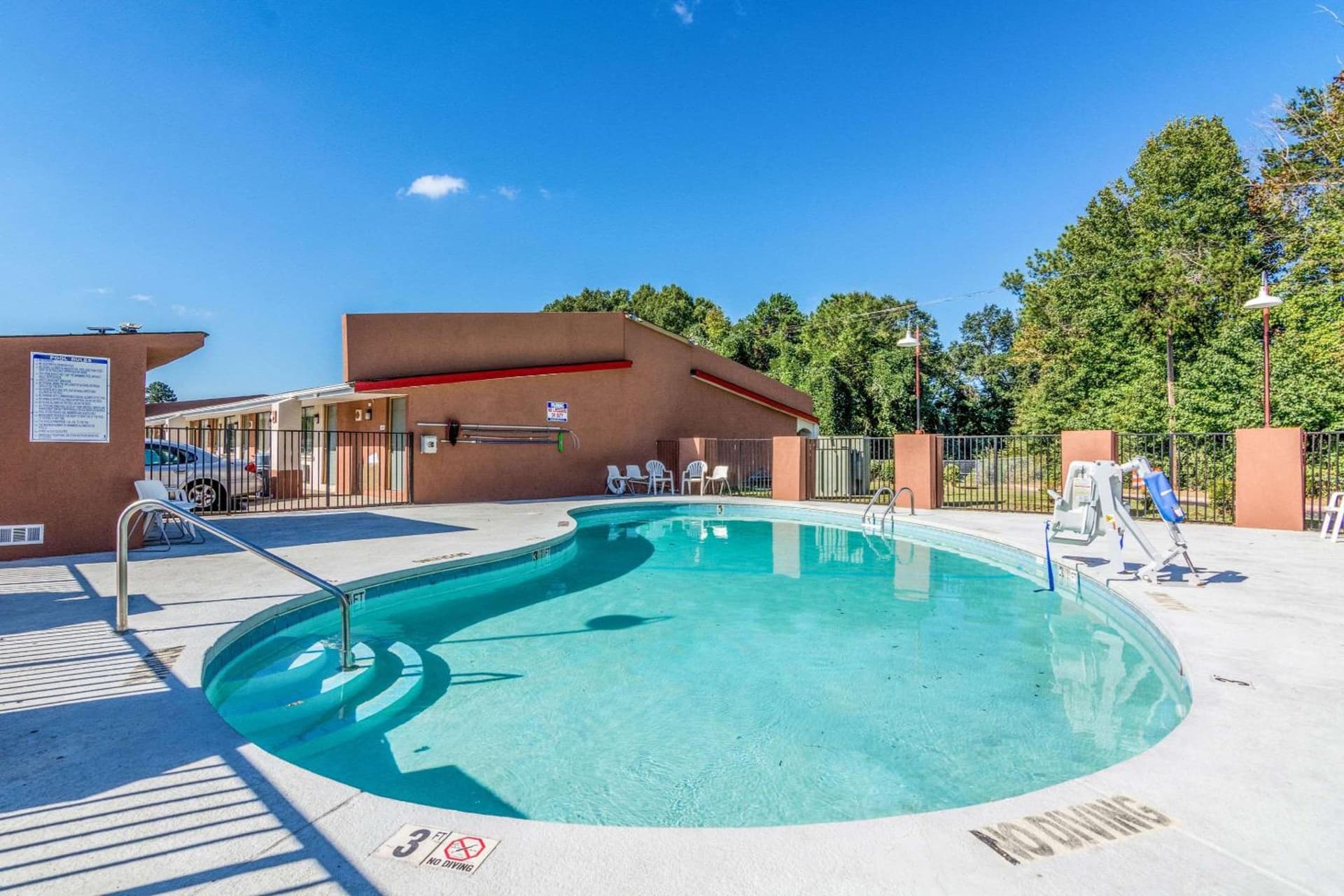 Econo Lodge Gastonia North gallery photo in Gastonia, NC — image 9