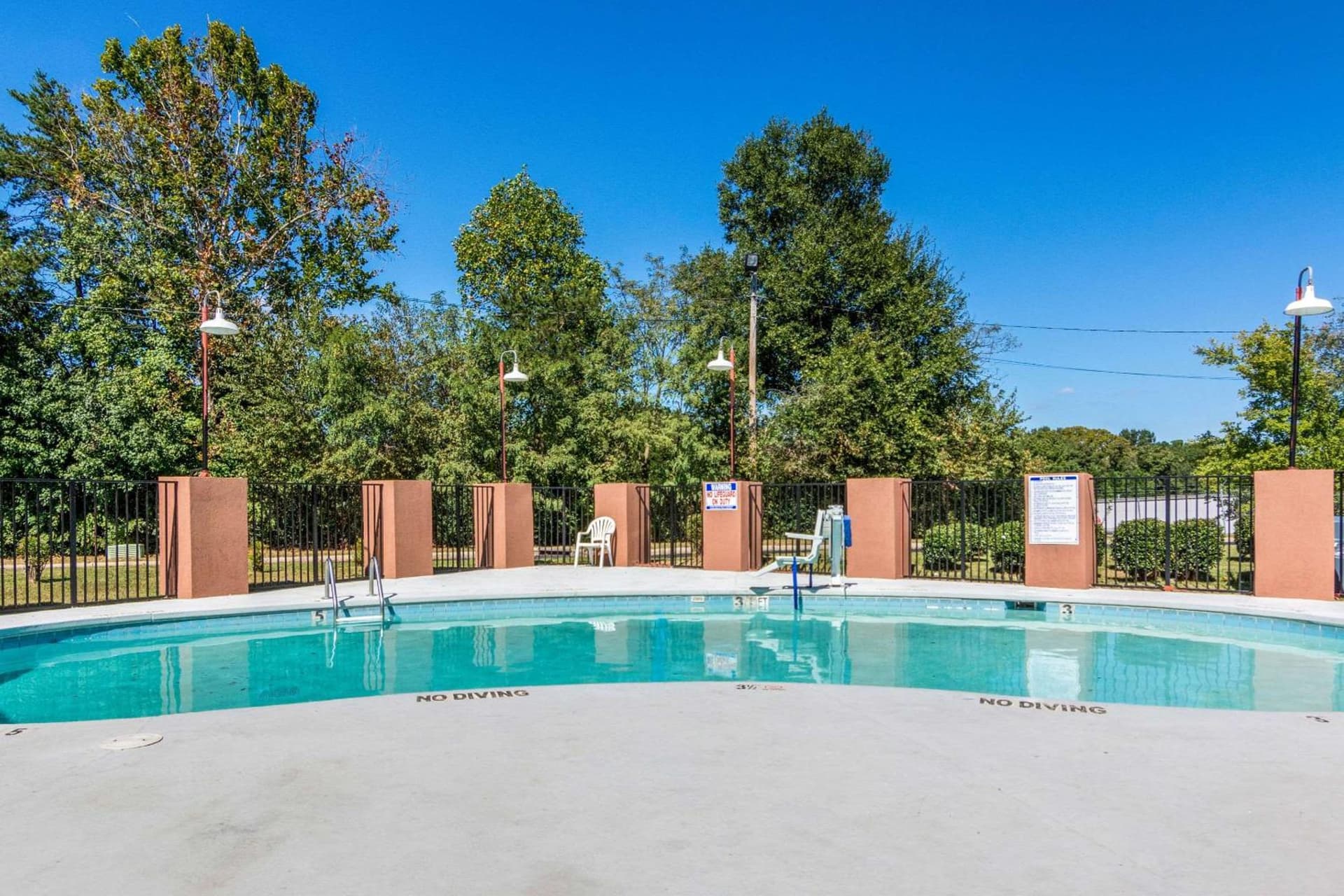 Econo Lodge Gastonia North gallery photo in Gastonia, NC — image 8